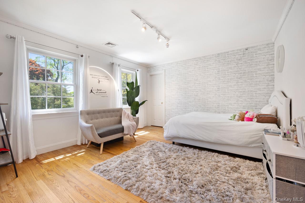 11 School Lane, Scarsdale, NY 10583