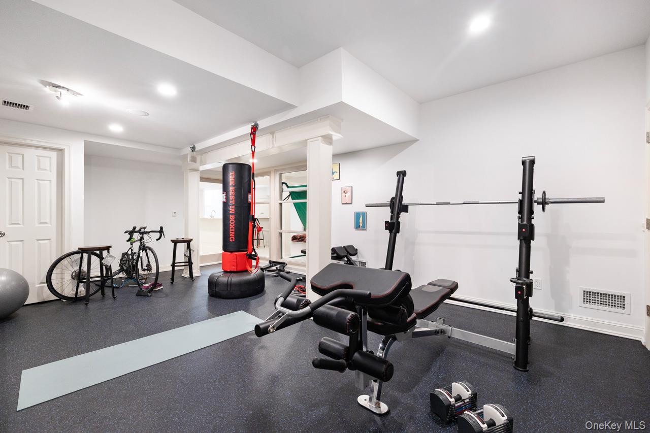 11 School Lane, Scarsdale, NY 10583