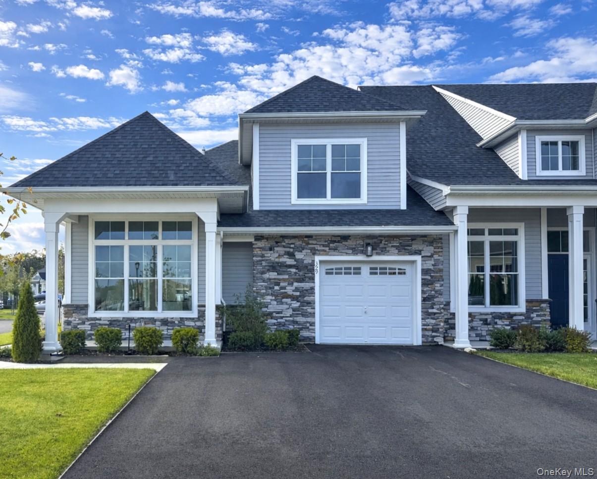 329 Silver Timber Drive # 329, Yaphank, NY 11980