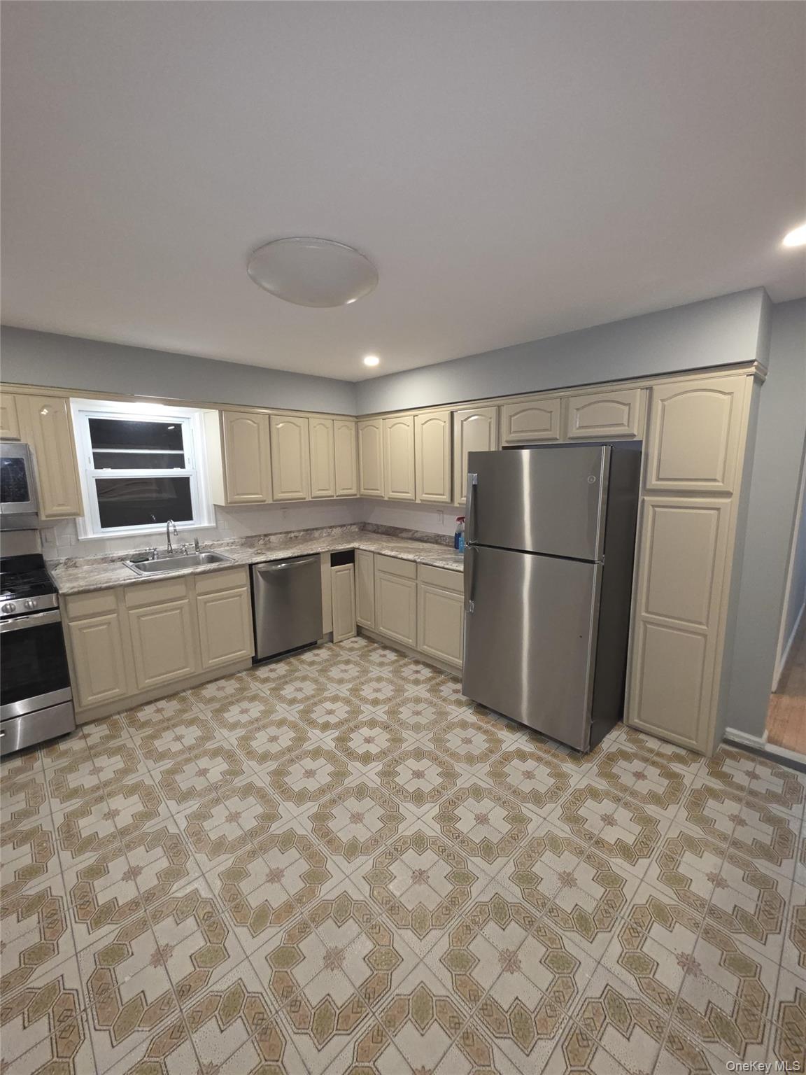 915 11 street 11 Street, West Babylon, NY 11704