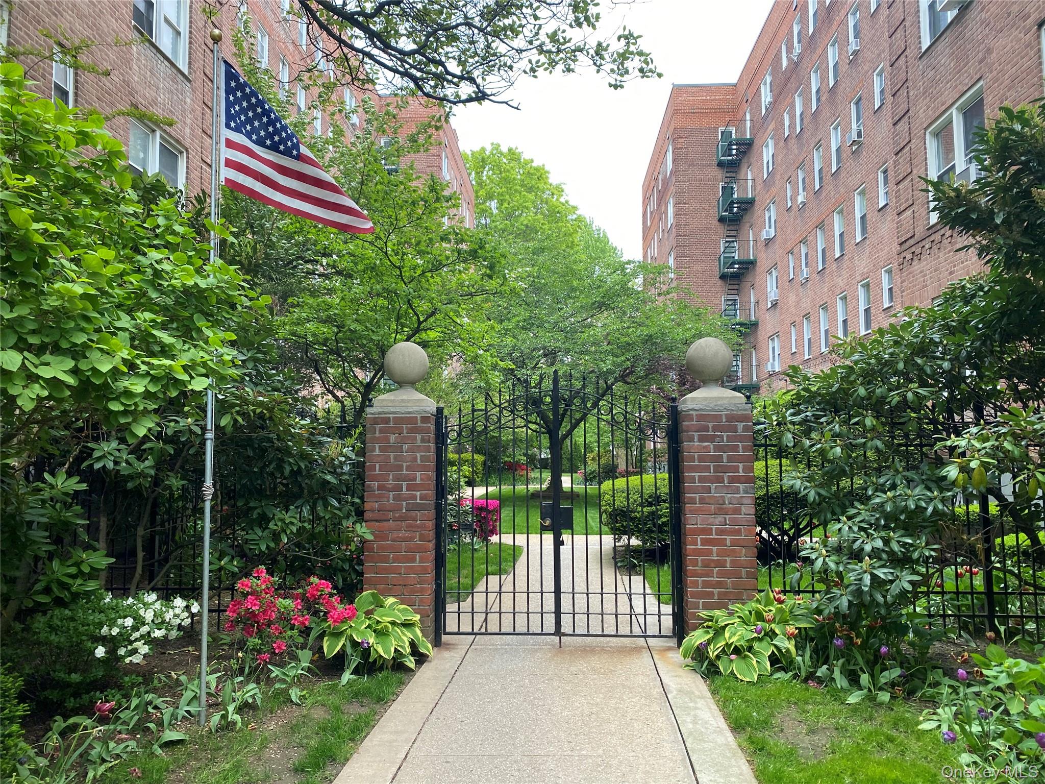 32 Cathedral Avenue # 6C, Hempstead, NY 11550