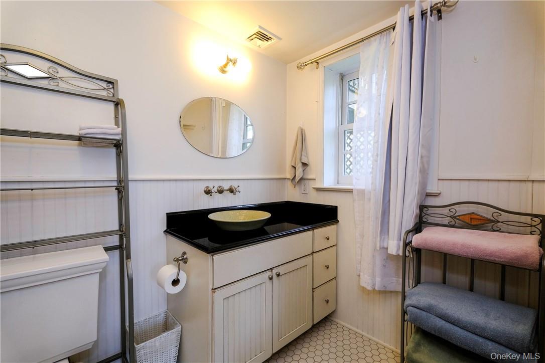 38 Shadow Lane, Larchmont, NY 10538