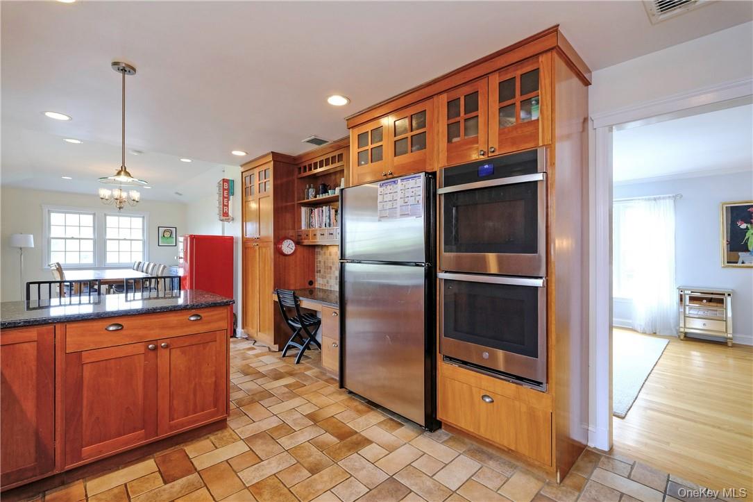 38 Shadow Lane, Larchmont, NY 10538