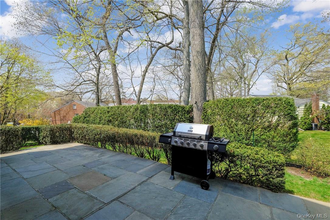 38 Shadow Lane, Larchmont, NY 10538