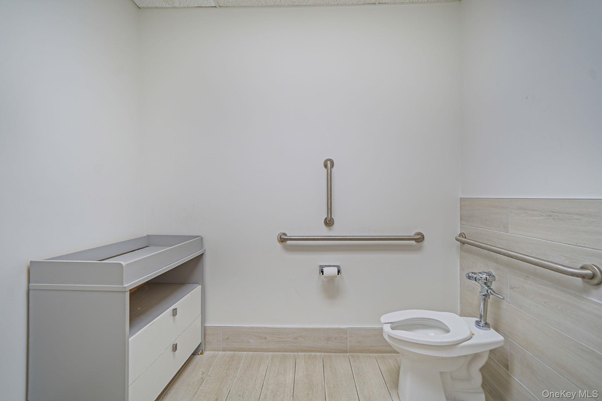 180 E Main Street, Bay Shore, NY 11706