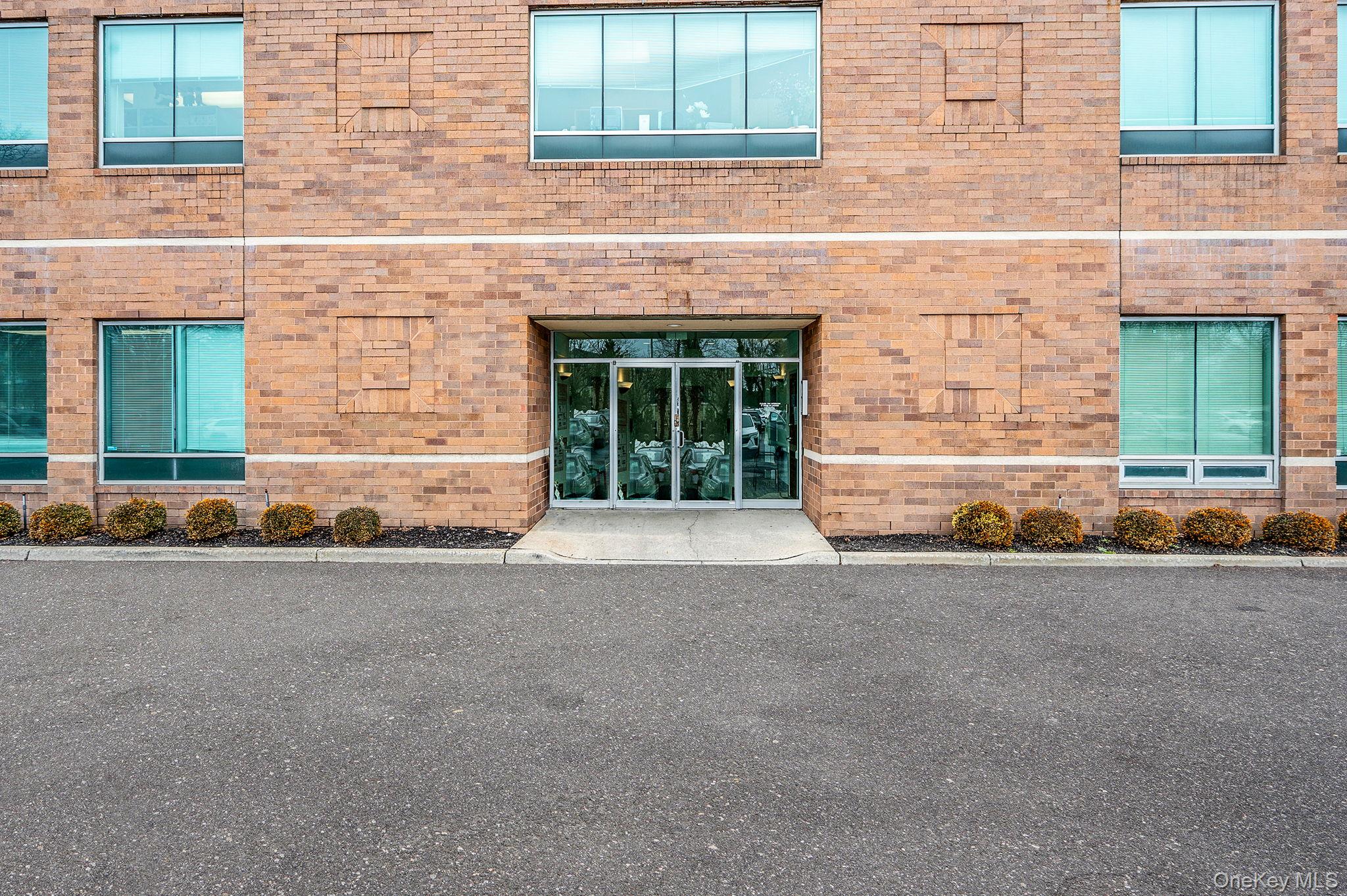 180 E Main Street, Bay Shore, NY 11706