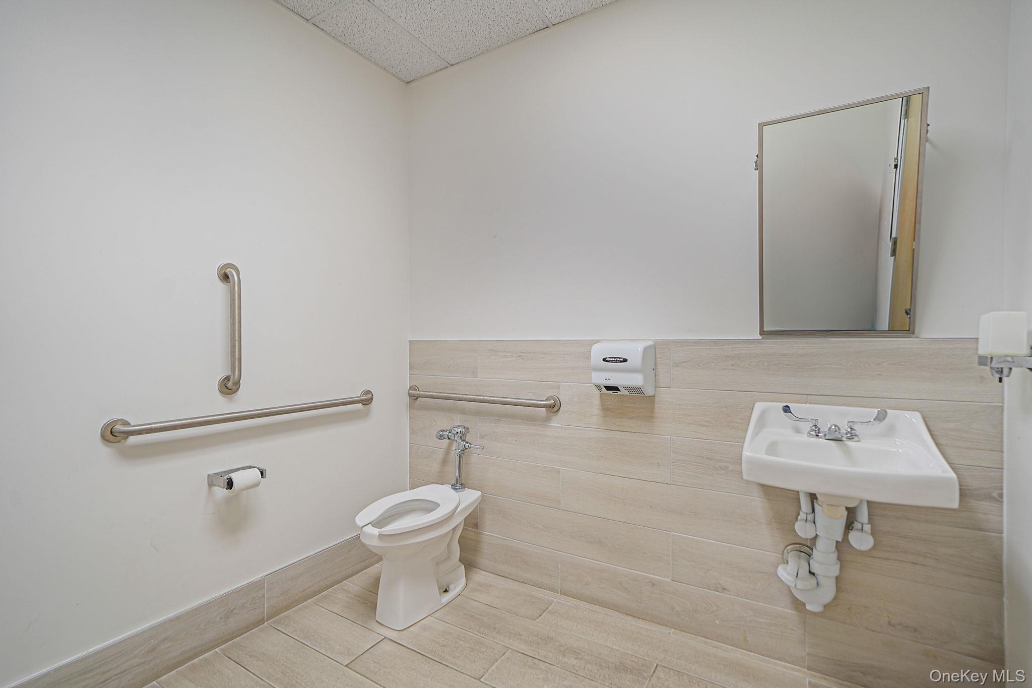 180 E Main Street, Bay Shore, NY 11706