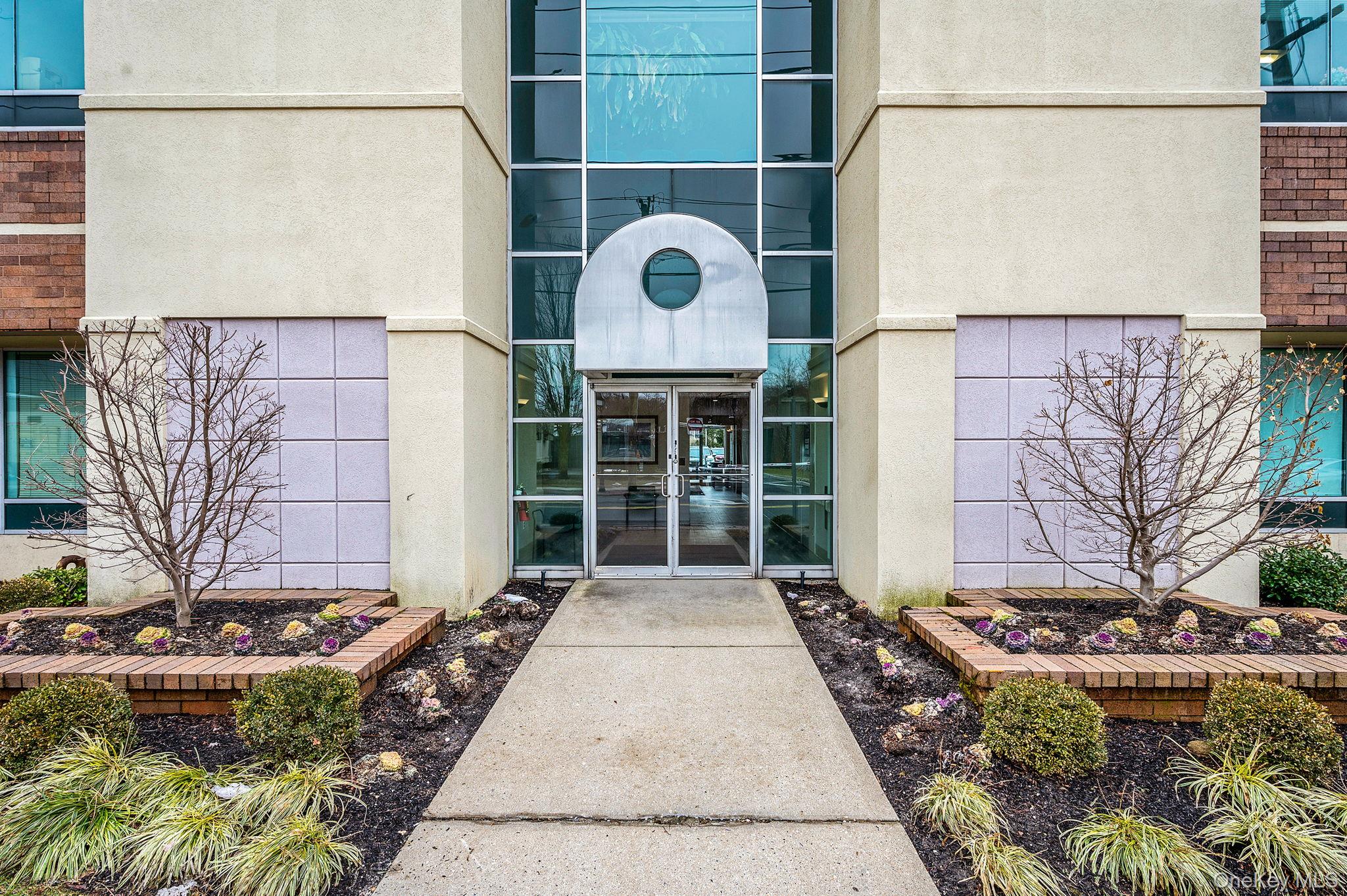 180 E Main Street, Bay Shore, NY 11706