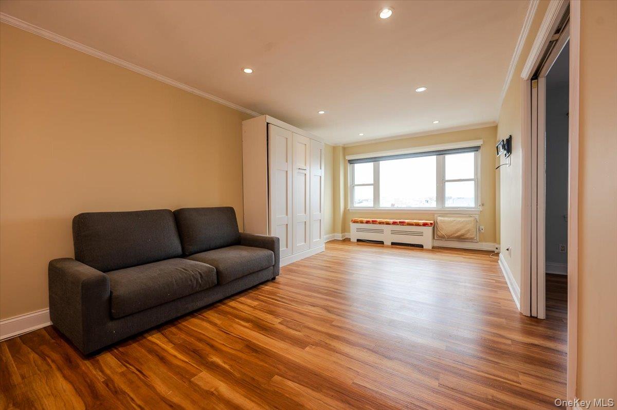 740 E Broadway # 3L, Long Beach, NY 11561