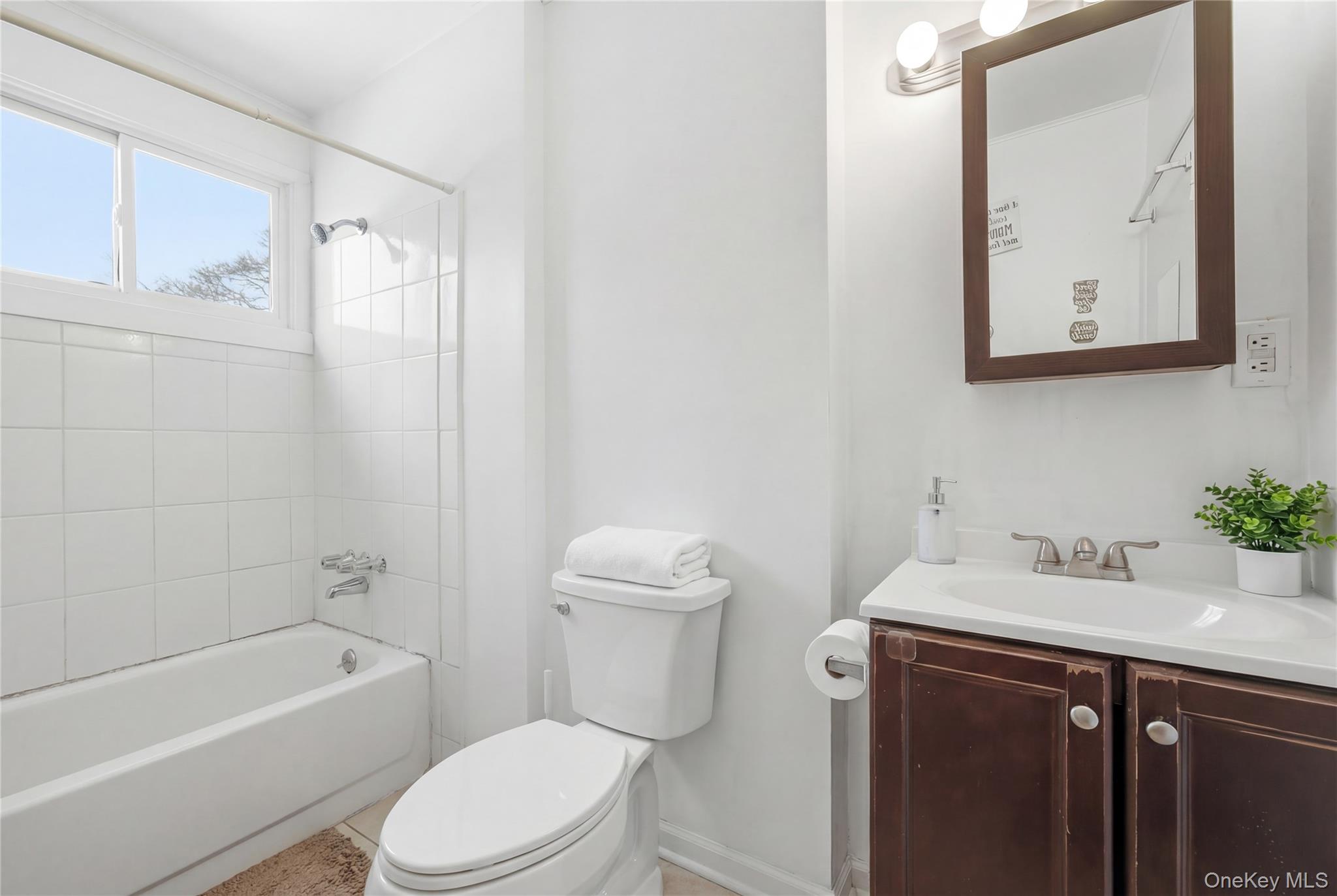 1217 Ellis Street, Holbrook, NY 11741