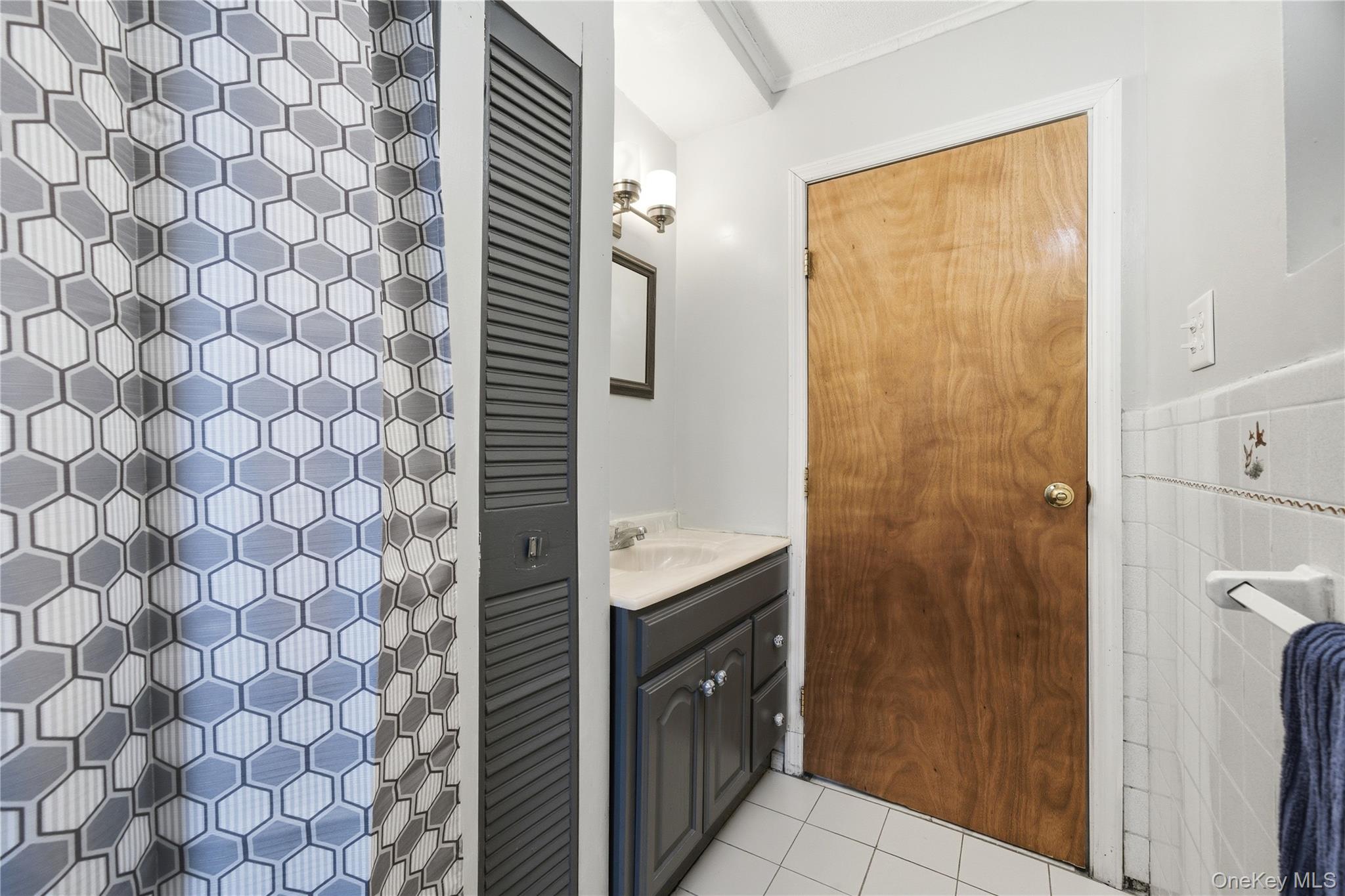 1217 Ellis Street, Holbrook, NY 11741