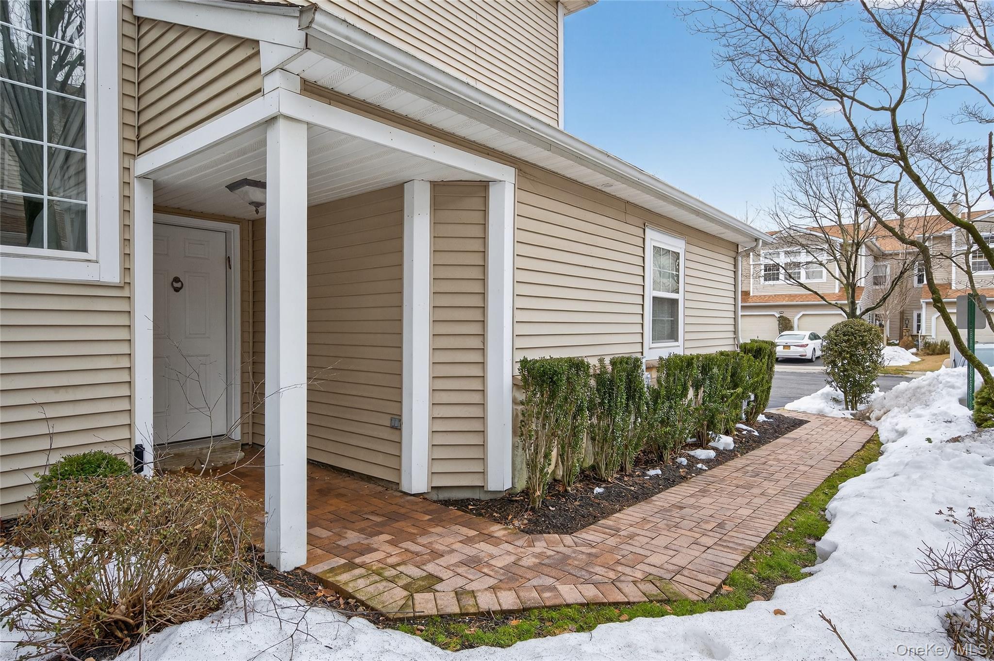 66 Sagamore Drive, Plainview, NY 11803