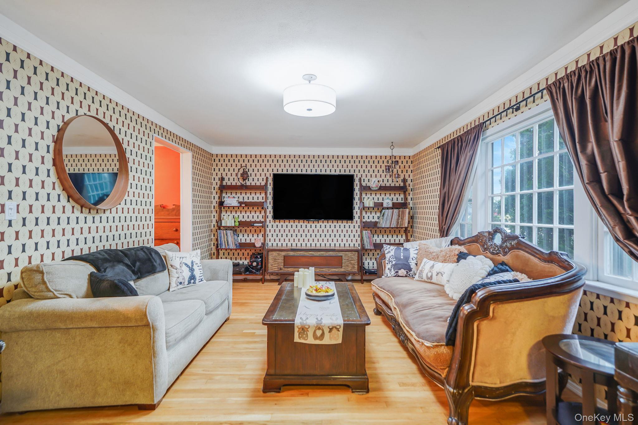 18 Enfield Lane, Kings Park, NY 11754