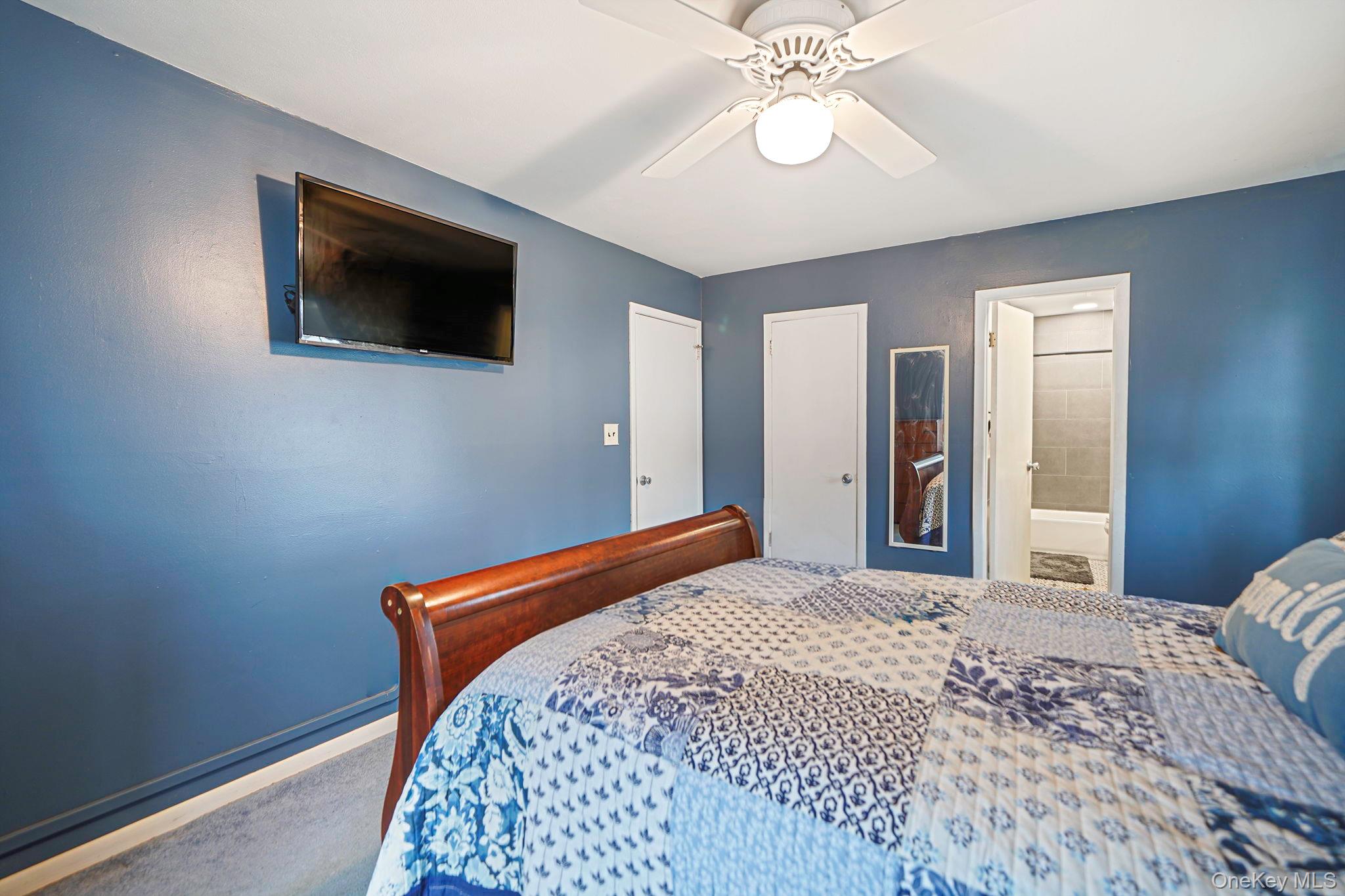 18 Enfield Lane, Kings Park, NY 11754