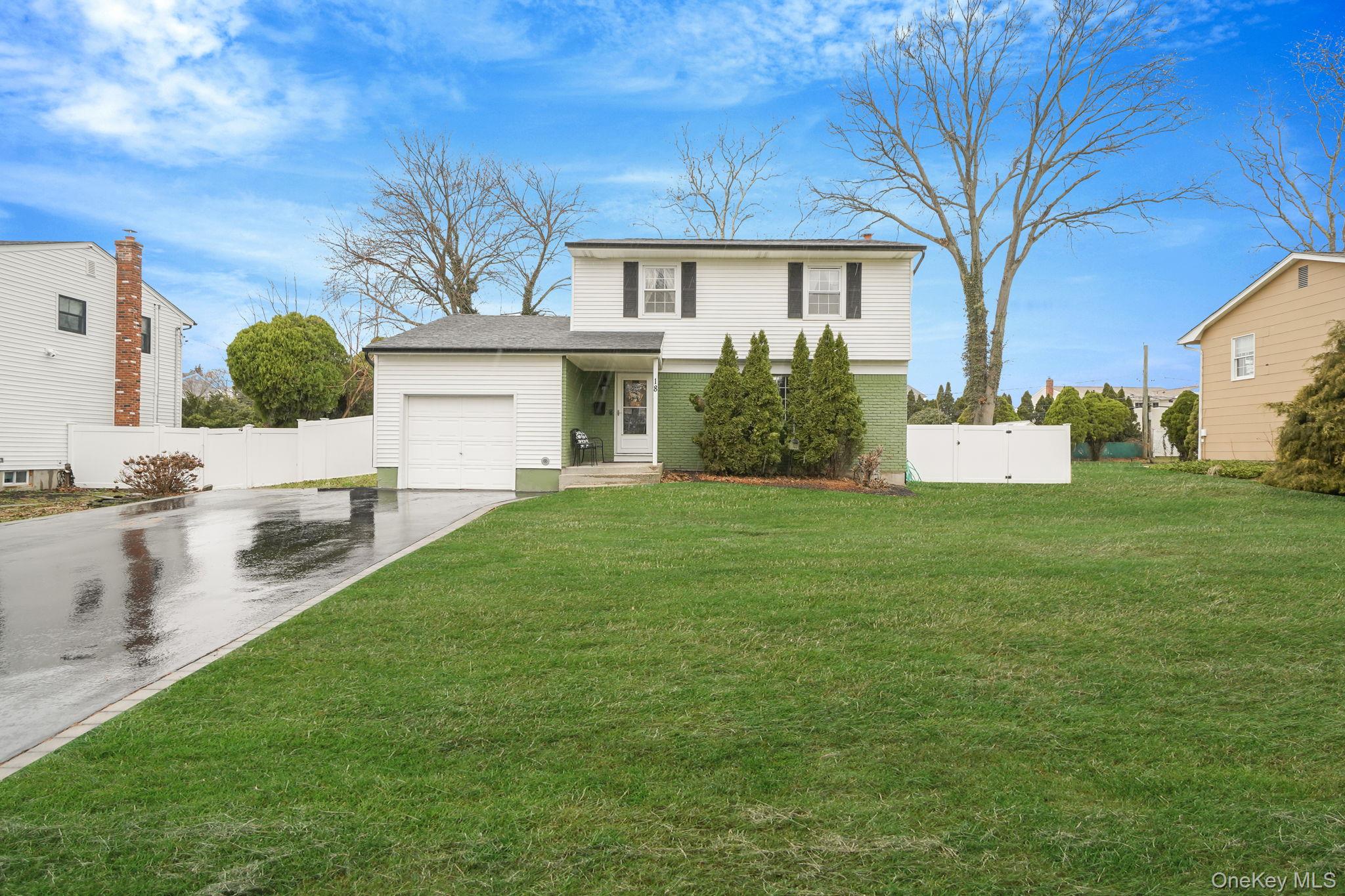 18 Enfield Lane, Kings Park, NY 11754