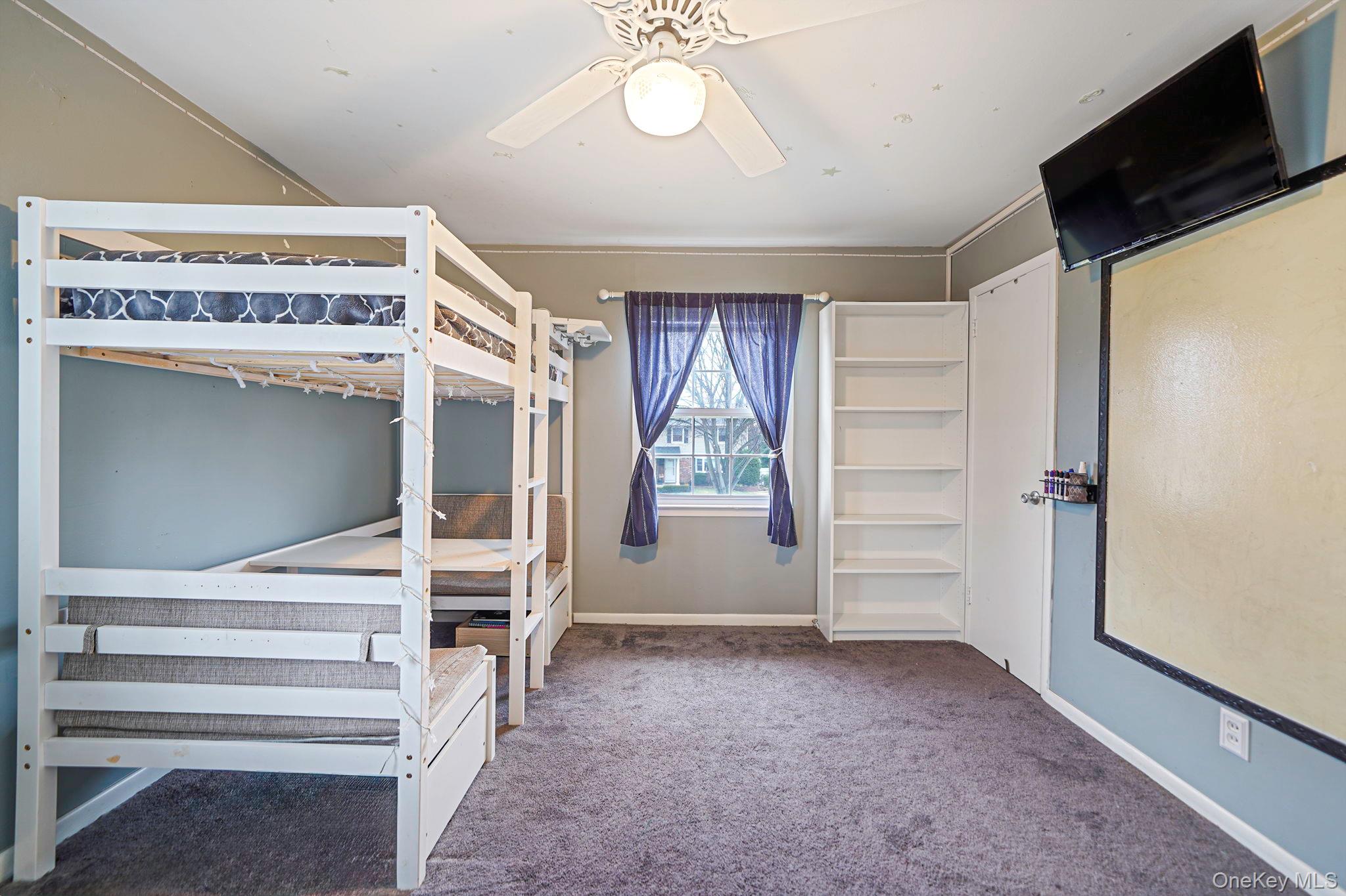 18 Enfield Lane, Kings Park, NY 11754