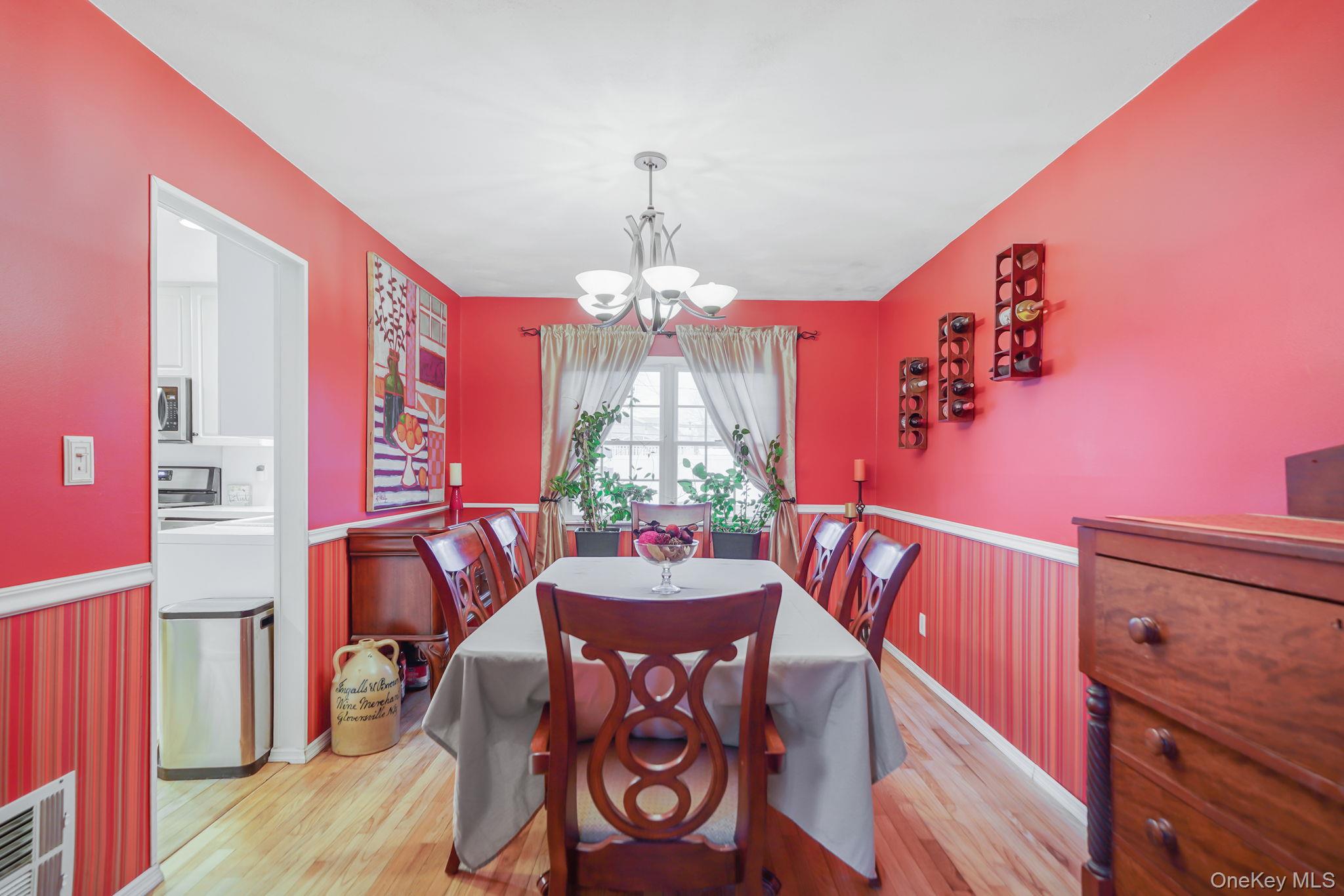 18 Enfield Lane, Kings Park, NY 11754