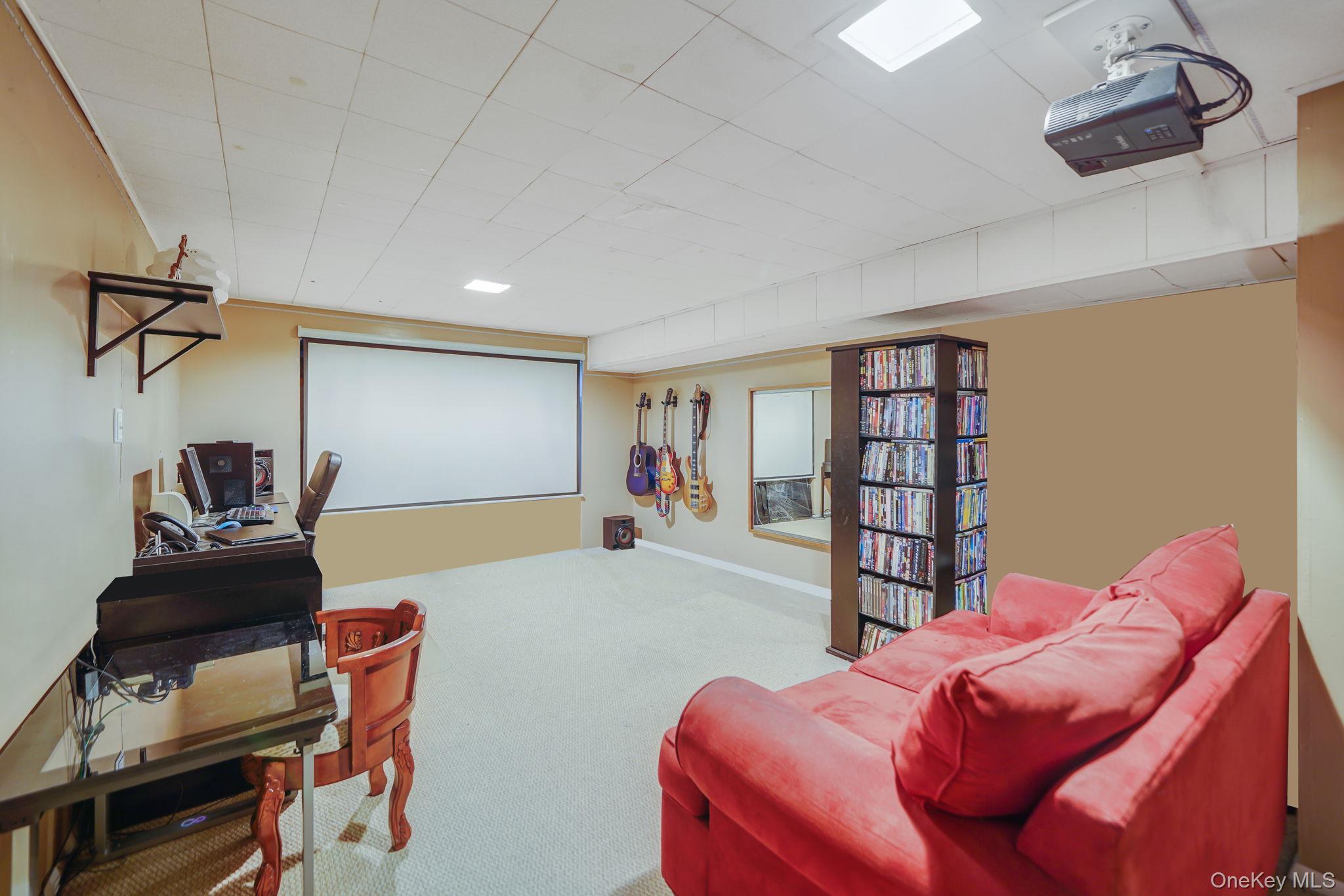 18 Enfield Lane, Kings Park, NY 11754