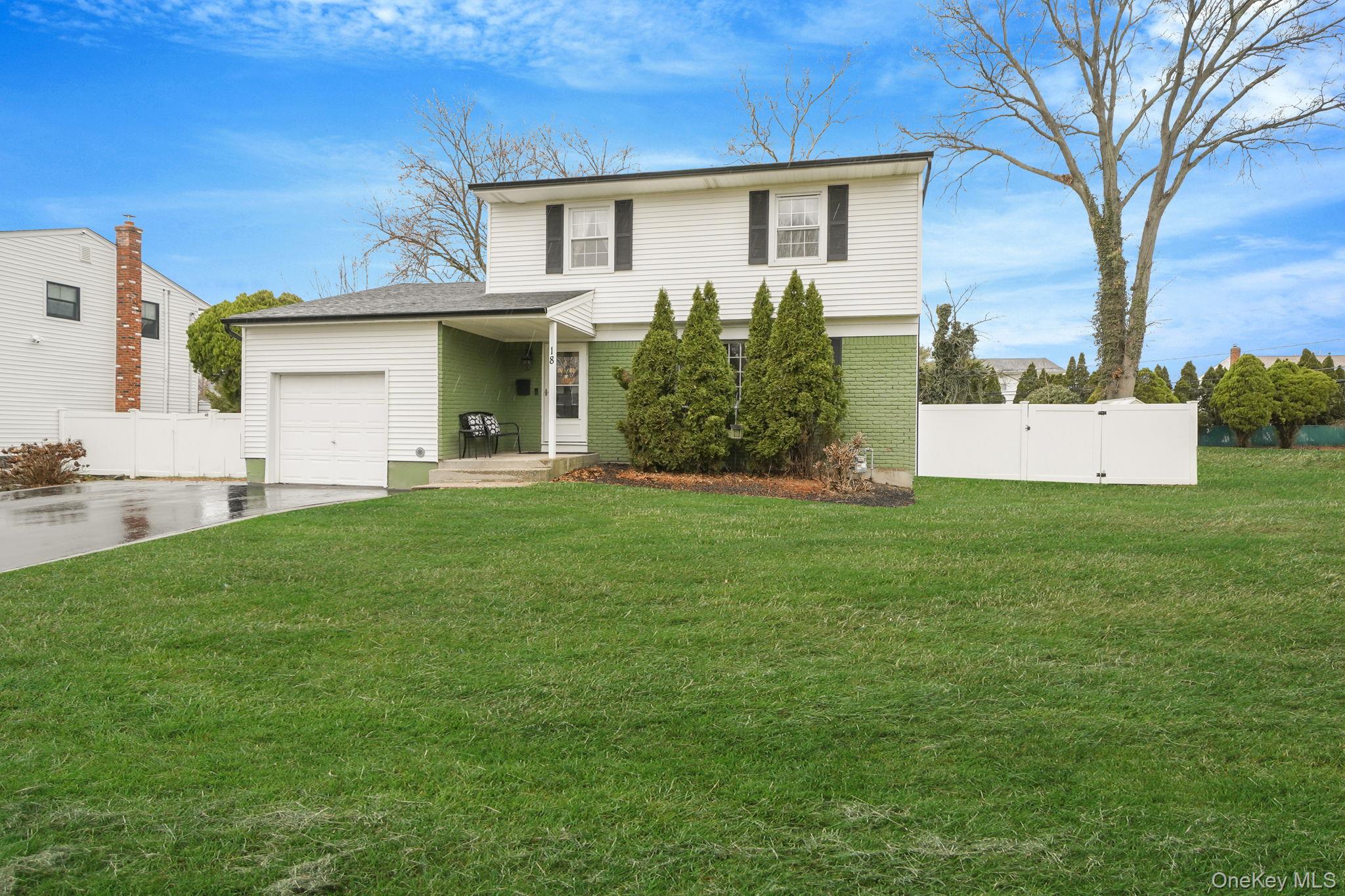 18 Enfield Lane, Kings Park, NY 11754