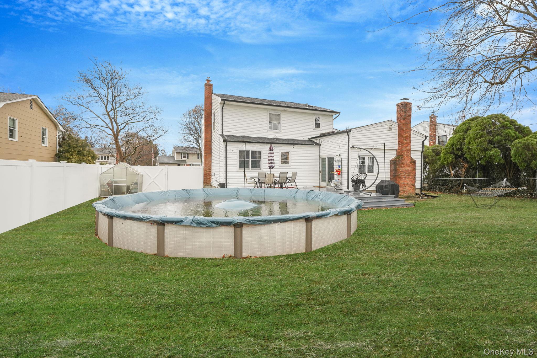 18 Enfield Lane, Kings Park, NY 11754