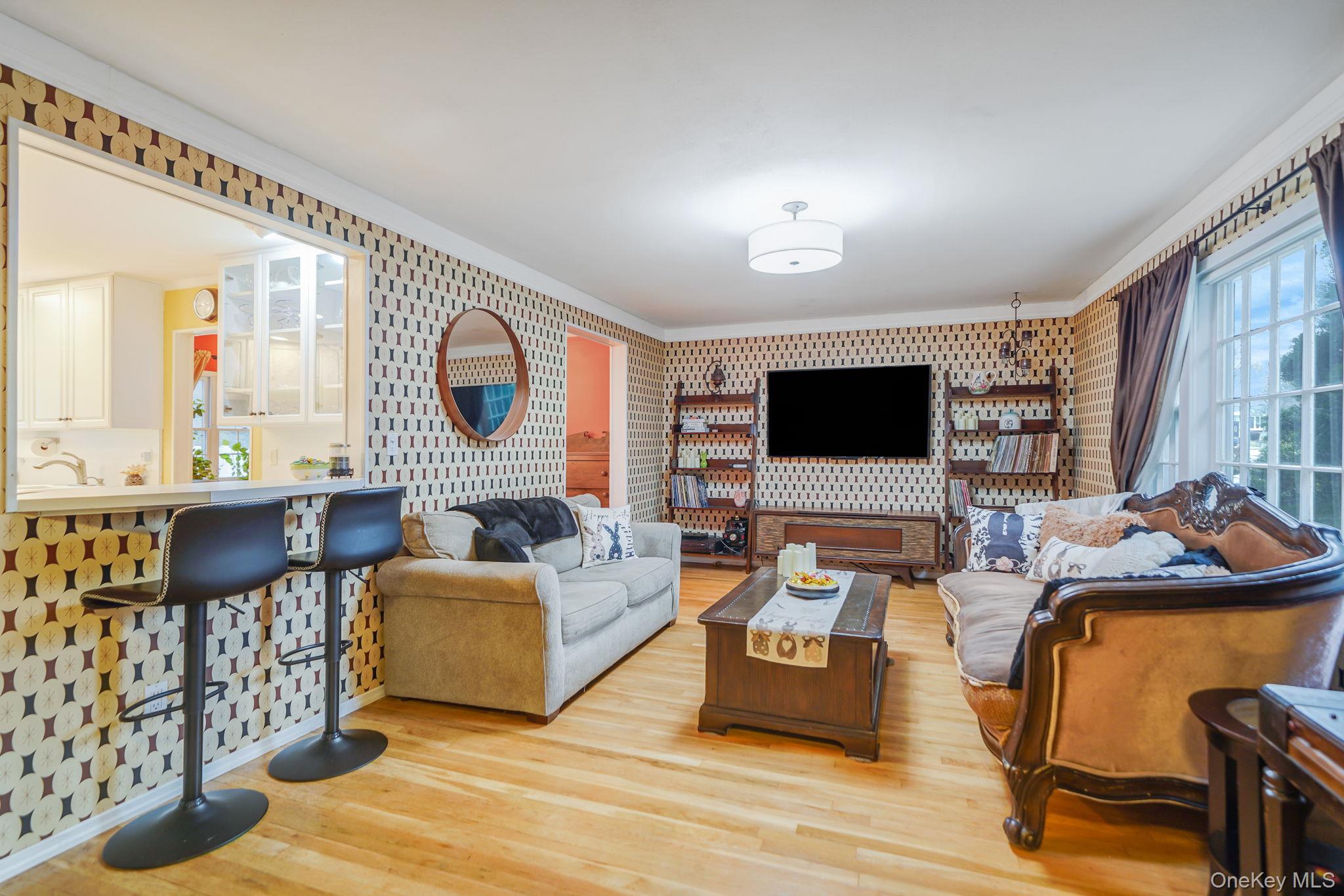 18 Enfield Lane, Kings Park, NY 11754