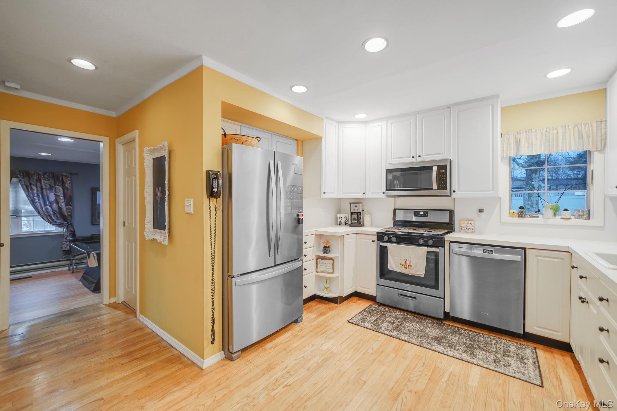 18 Enfield Lane, Kings Park, NY 11754