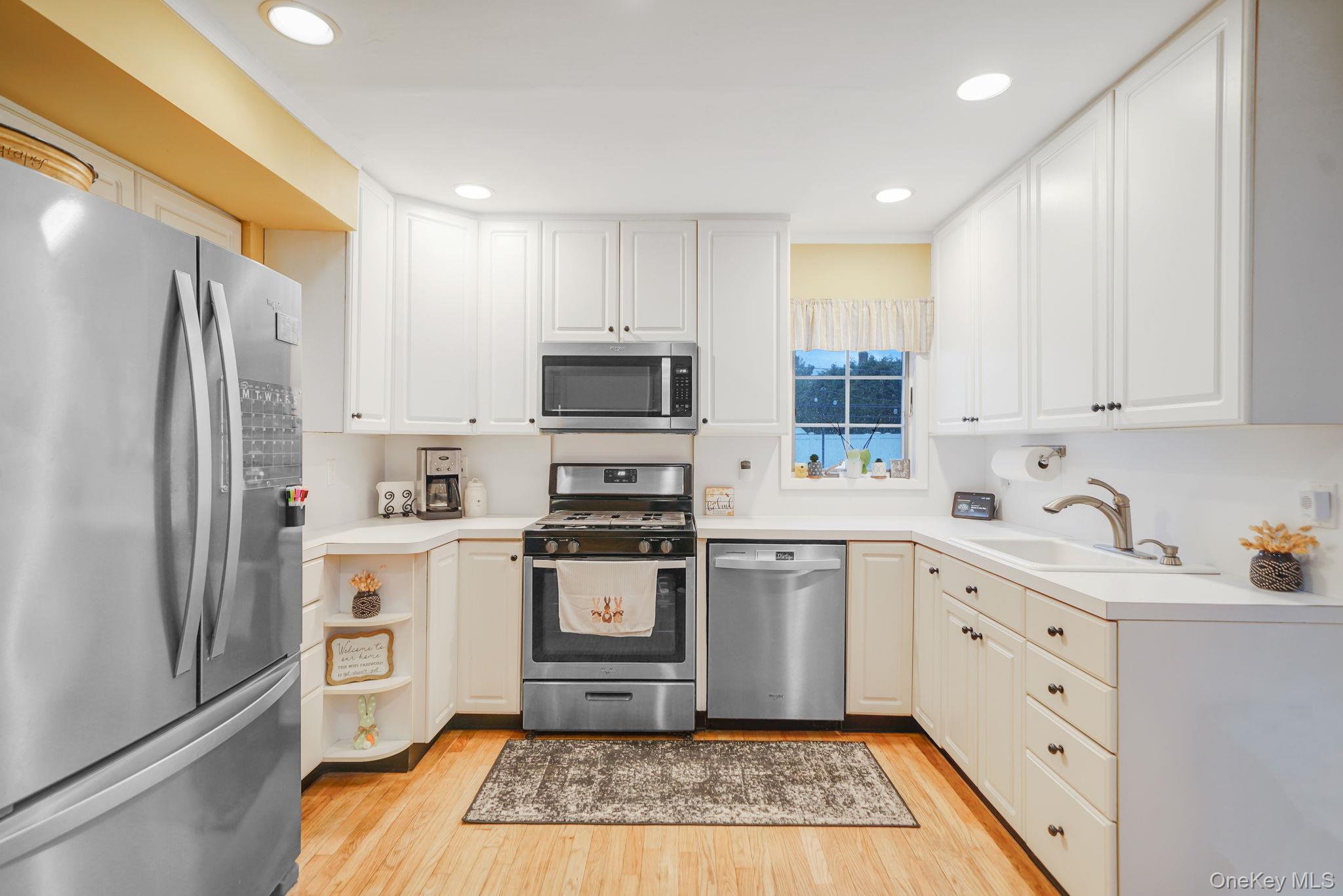 18 Enfield Lane, Kings Park, NY 11754