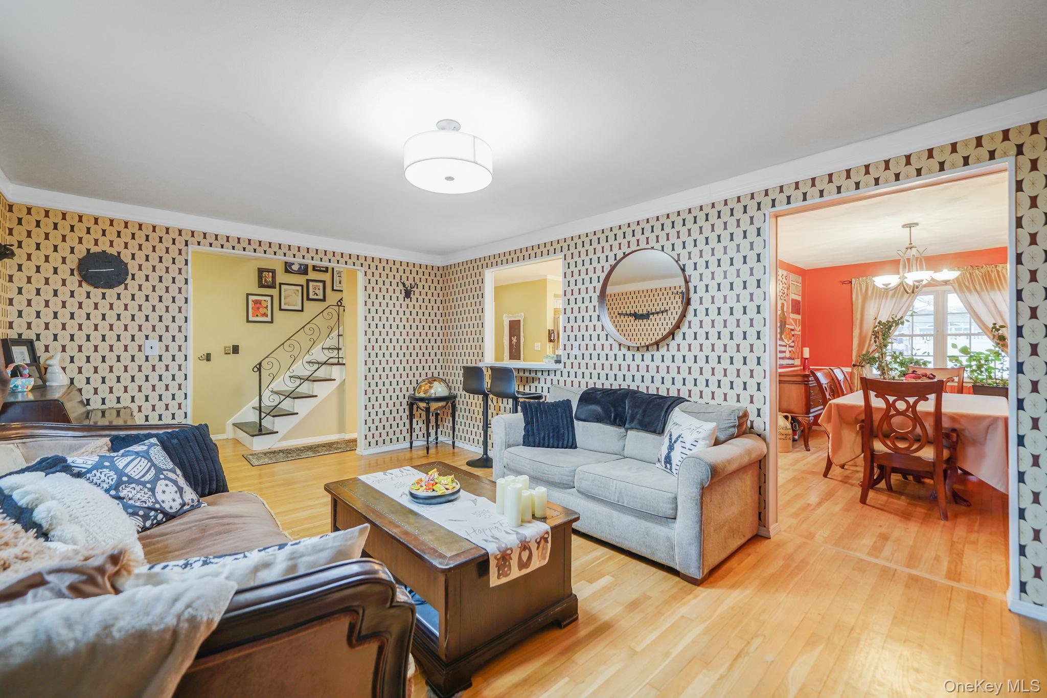 18 Enfield Lane, Kings Park, NY 11754