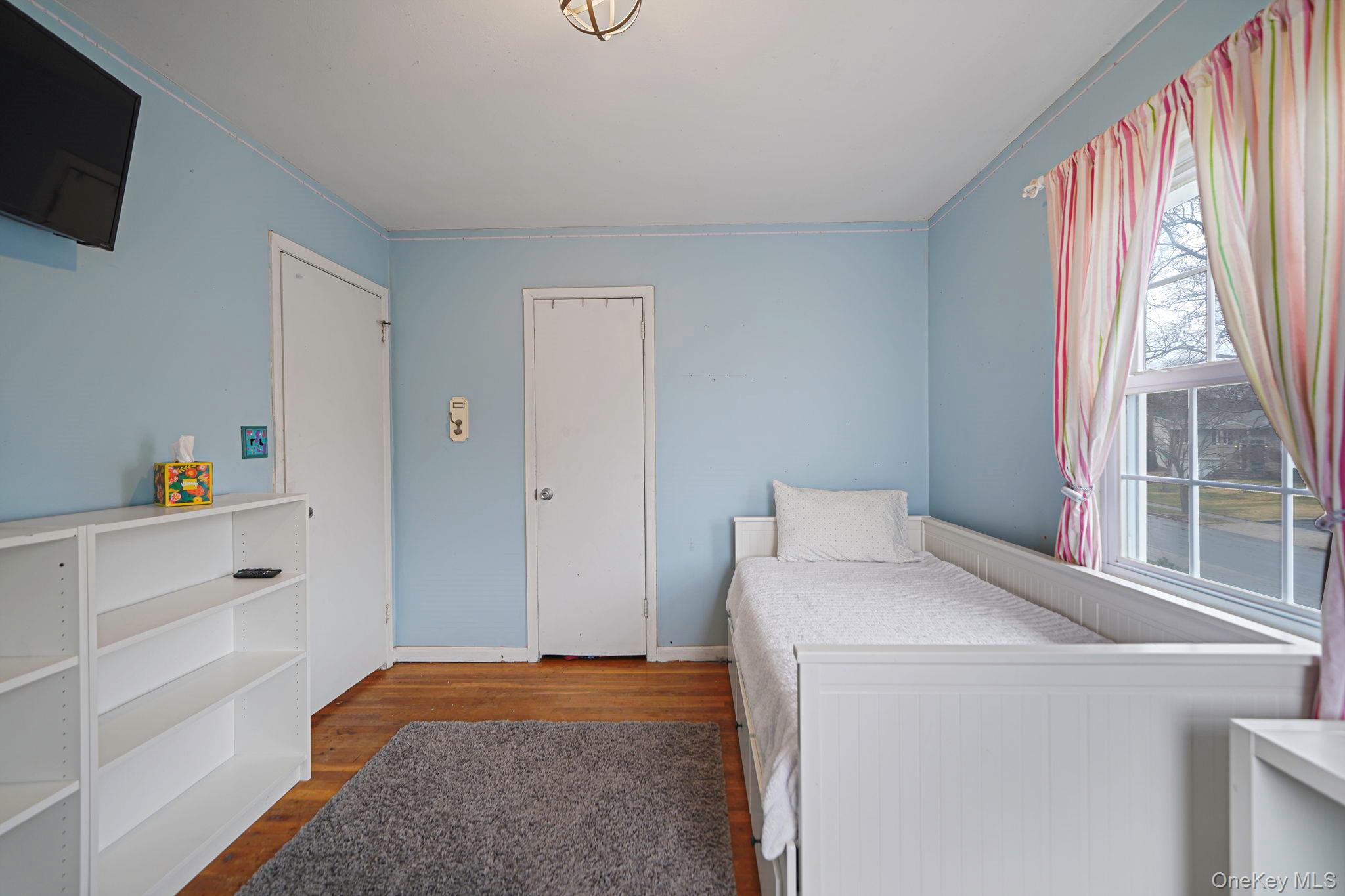 18 Enfield Lane, Kings Park, NY 11754