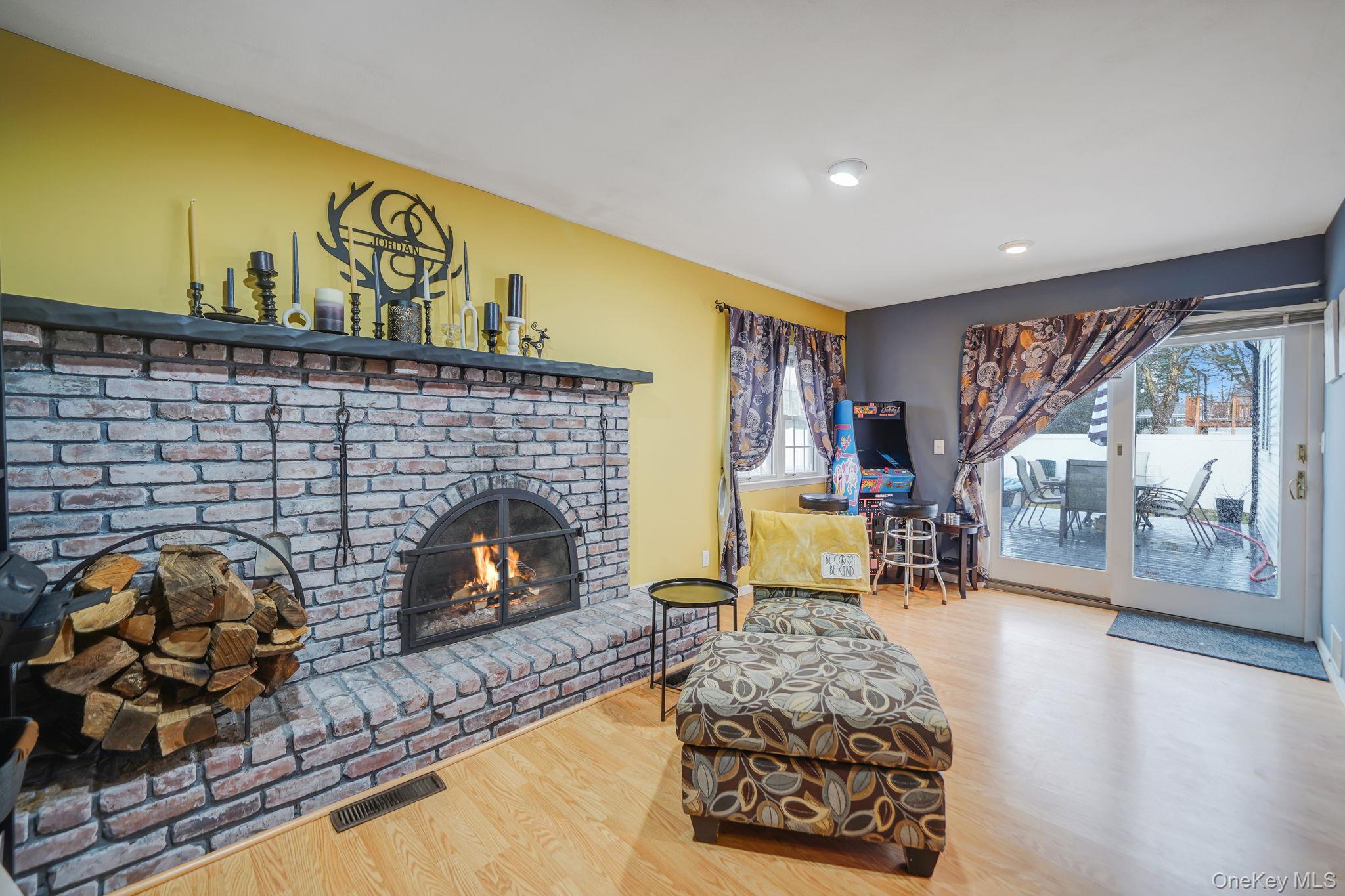 18 Enfield Lane, Kings Park, NY 11754