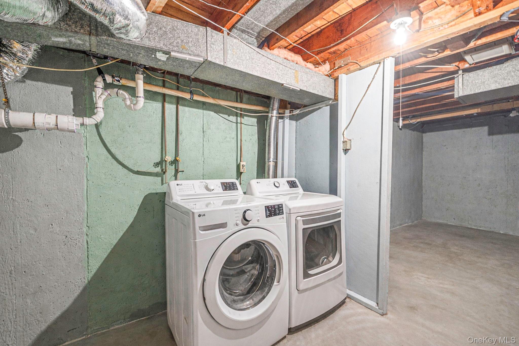 18 Enfield Lane, Kings Park, NY 11754