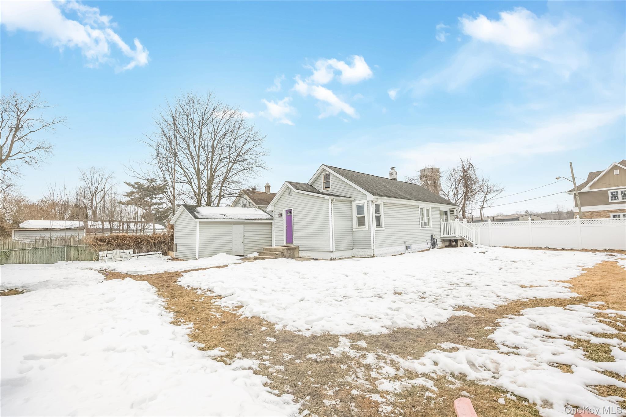 6 Dean Street, Farmingdale, NY 11735