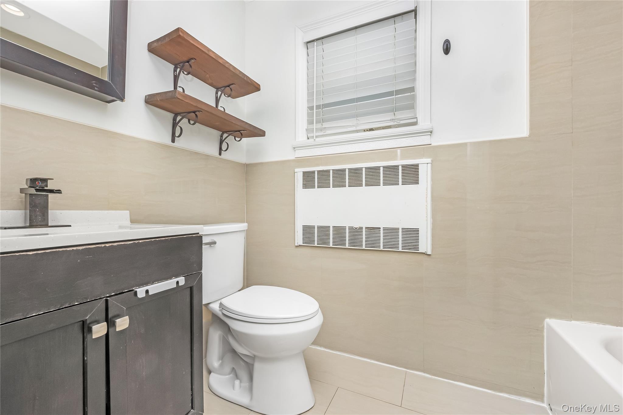 6 Dean Street, Farmingdale, NY 11735