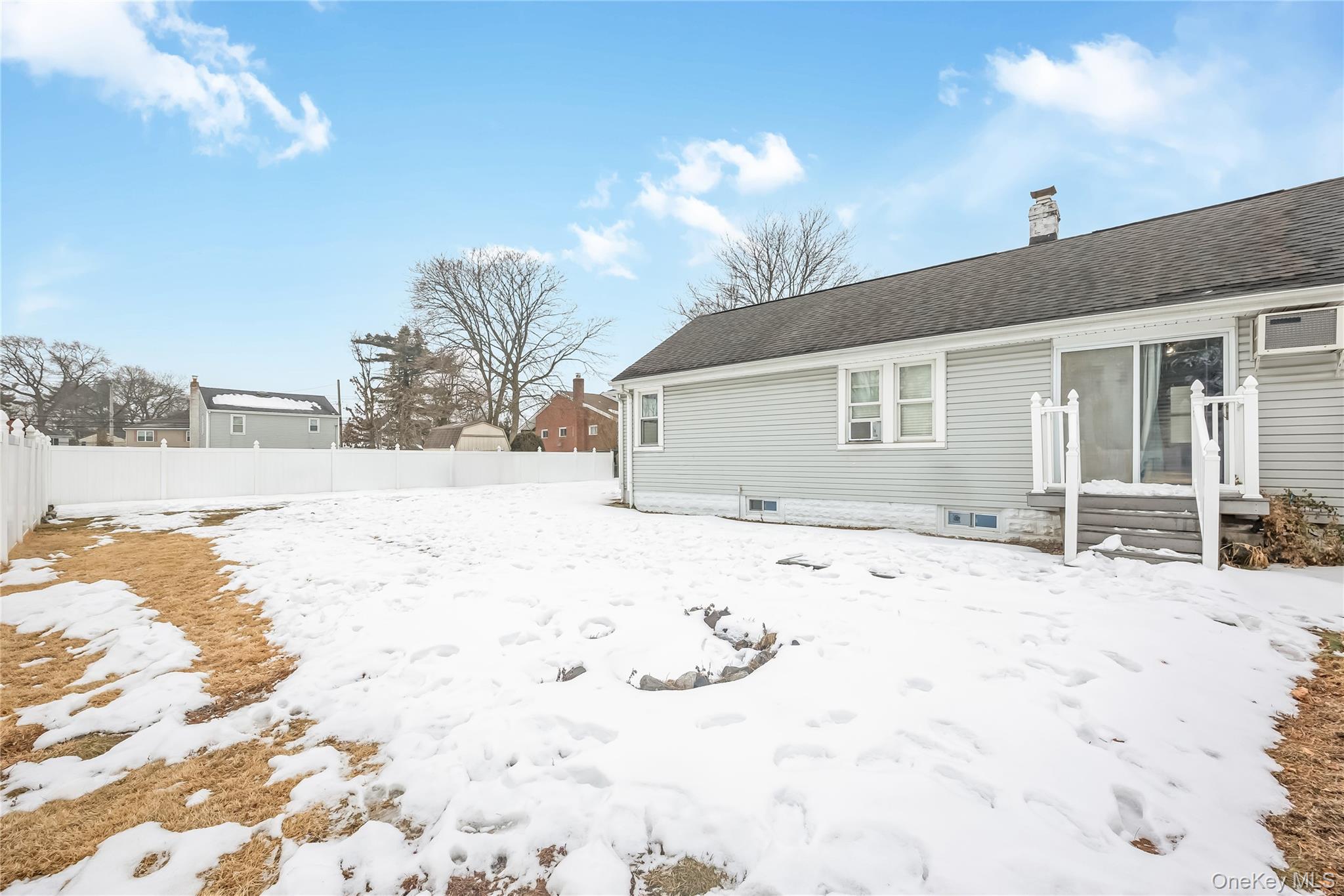 6 Dean Street, Farmingdale, NY 11735