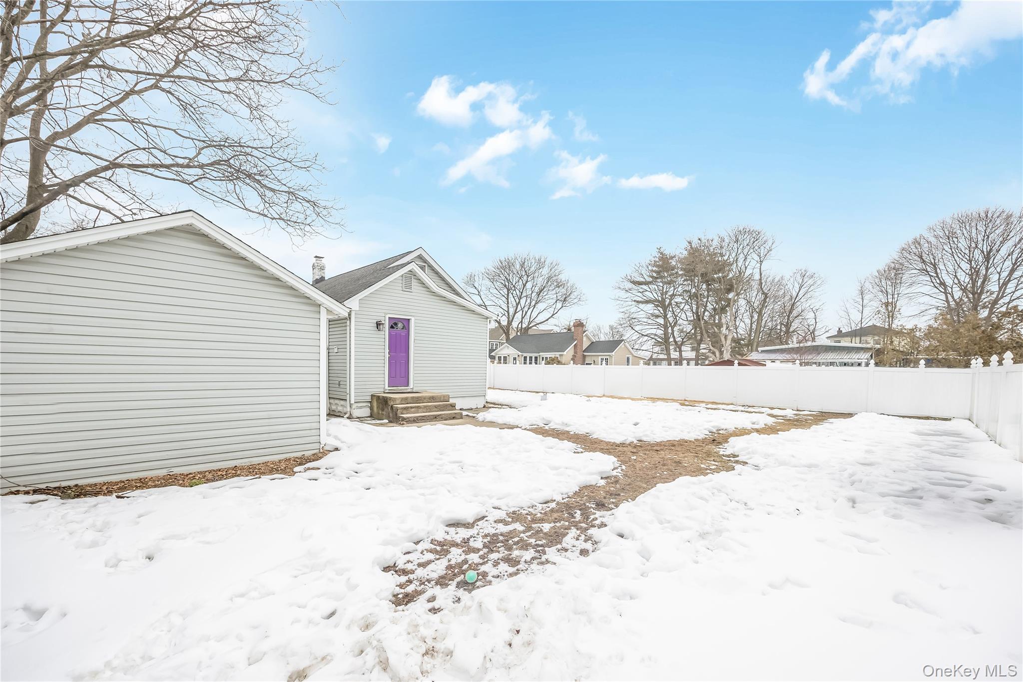 6 Dean Street, Farmingdale, NY 11735