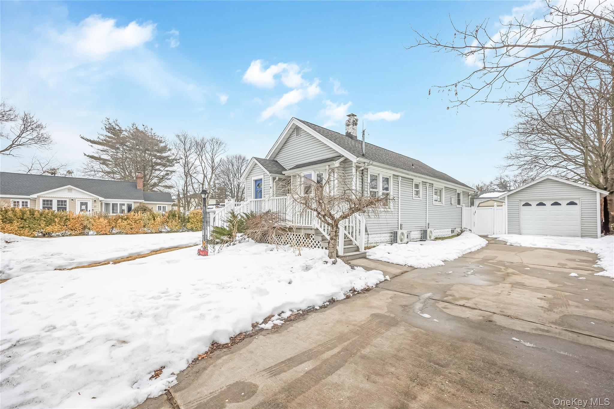 6 Dean Street, Farmingdale, NY 11735