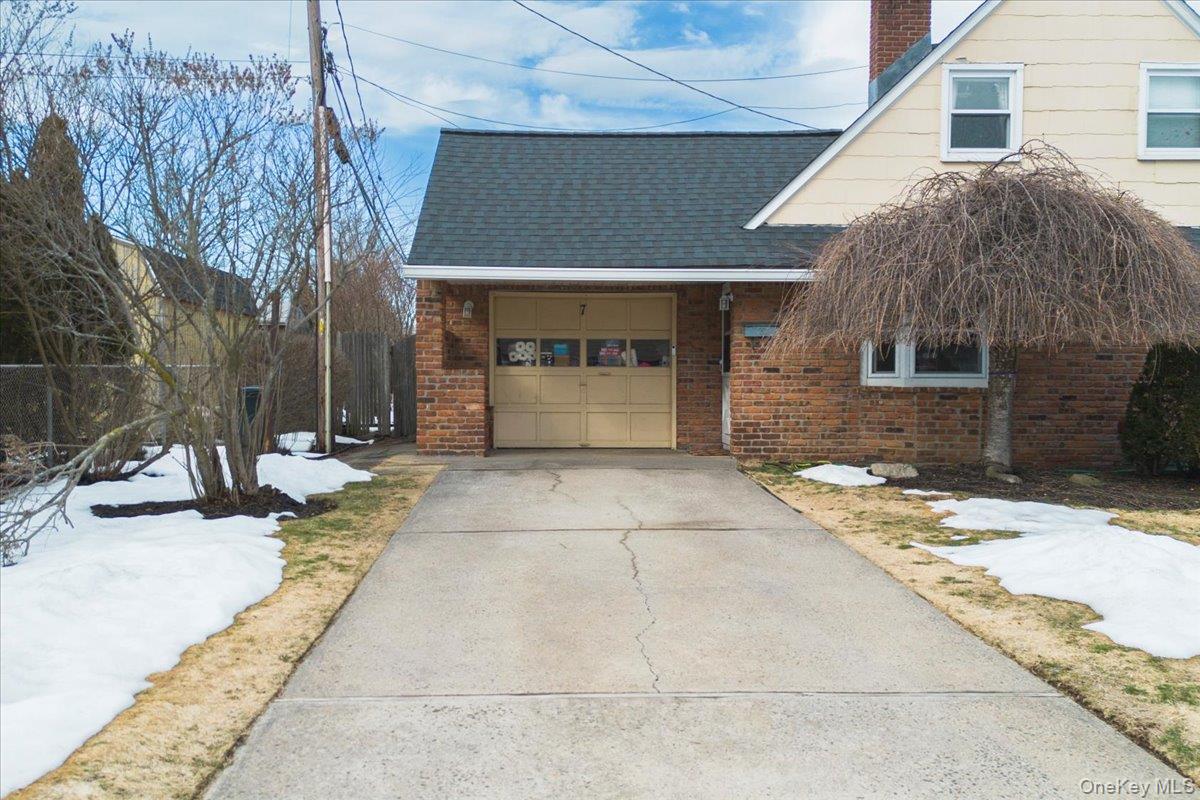 7 Constable Lane, Levittown, NY 11756