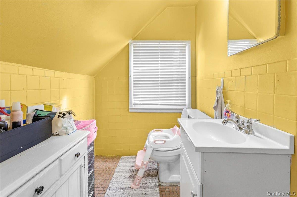 7 Constable Lane, Levittown, NY 11756