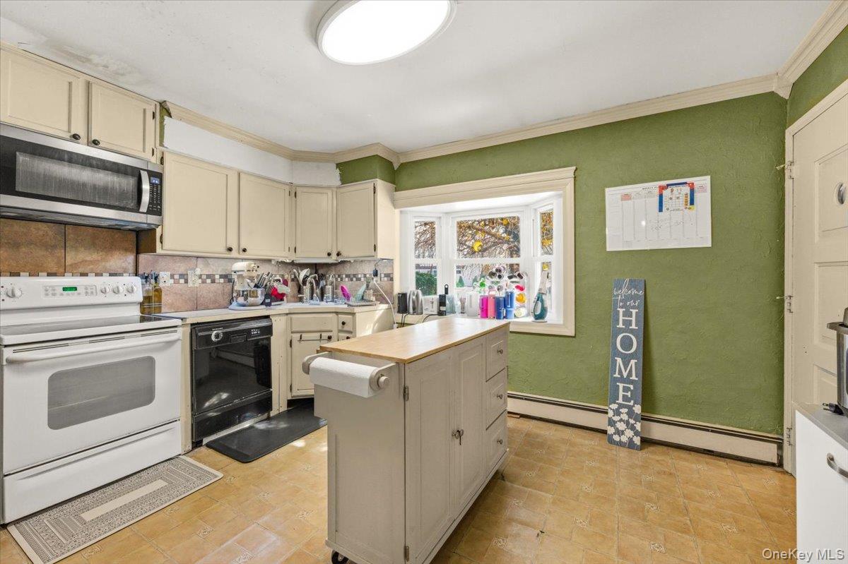 7 Constable Lane, Levittown, NY 11756