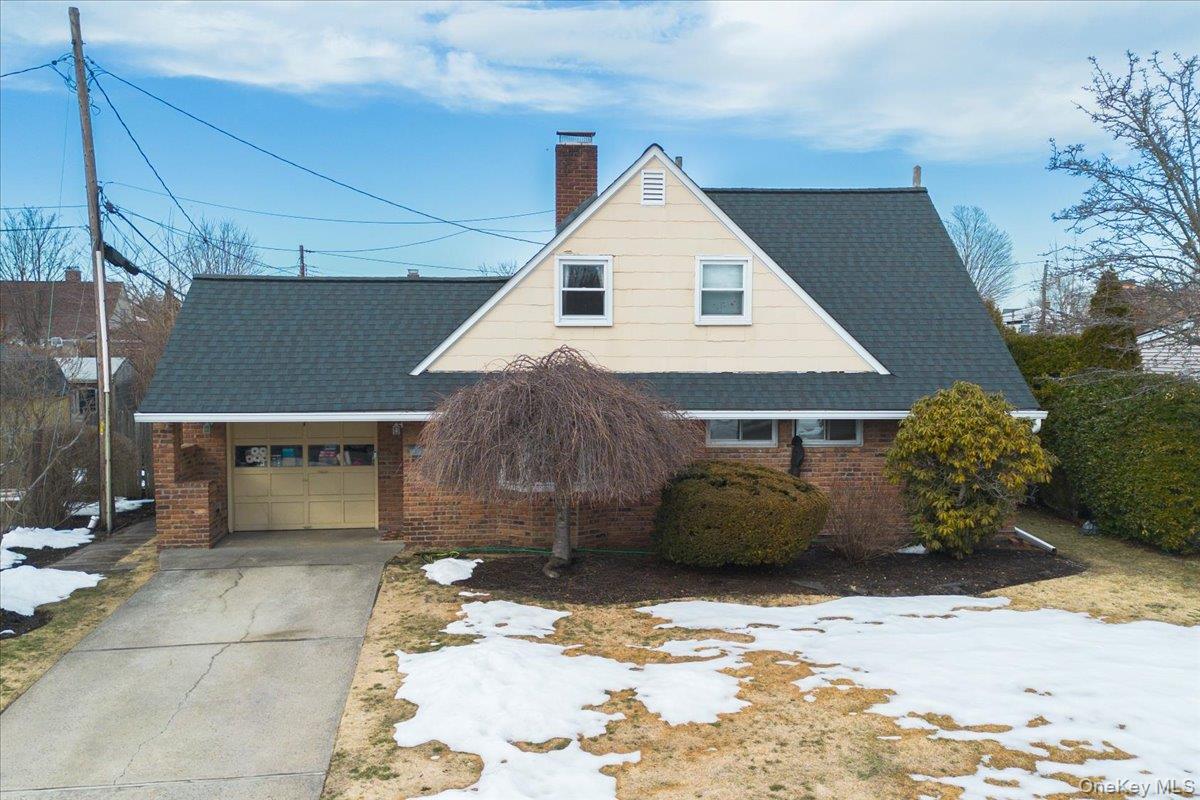 7 Constable Lane, Levittown, NY 11756