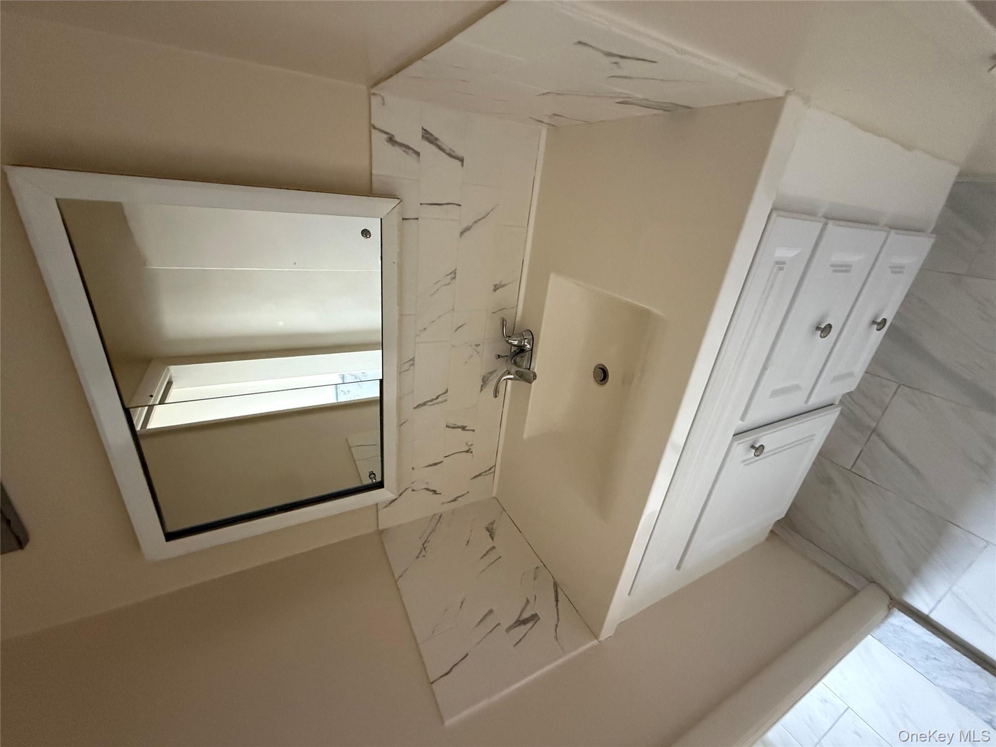 190 First Street # 5E, Mineola, NY 11501