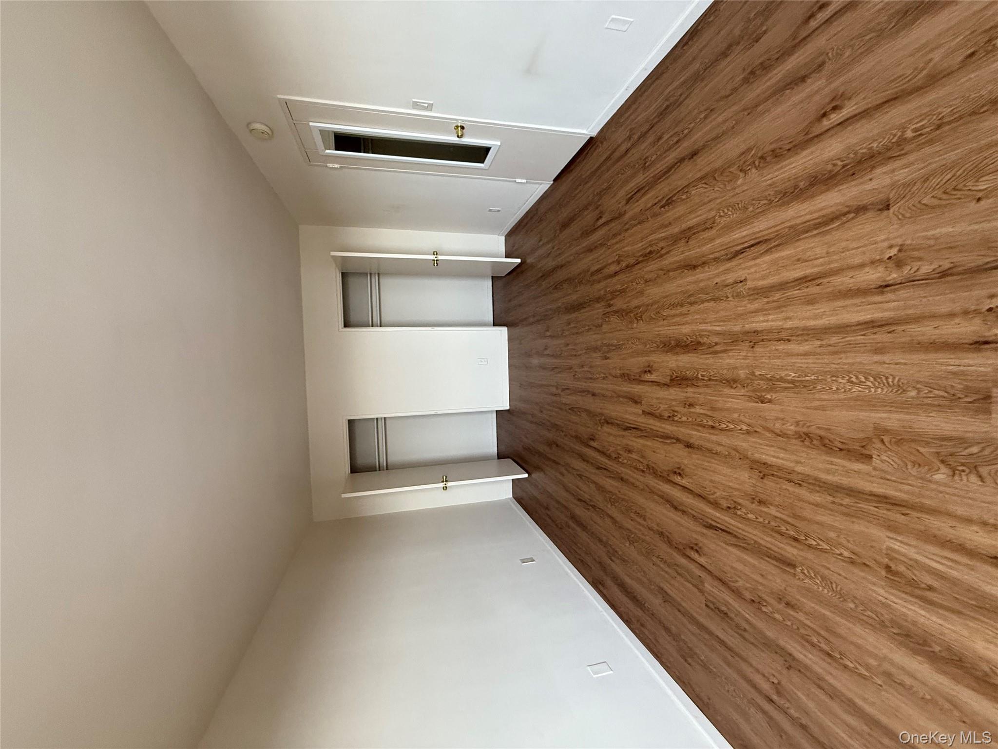 190 First Street # 5E, Mineola, NY 11501