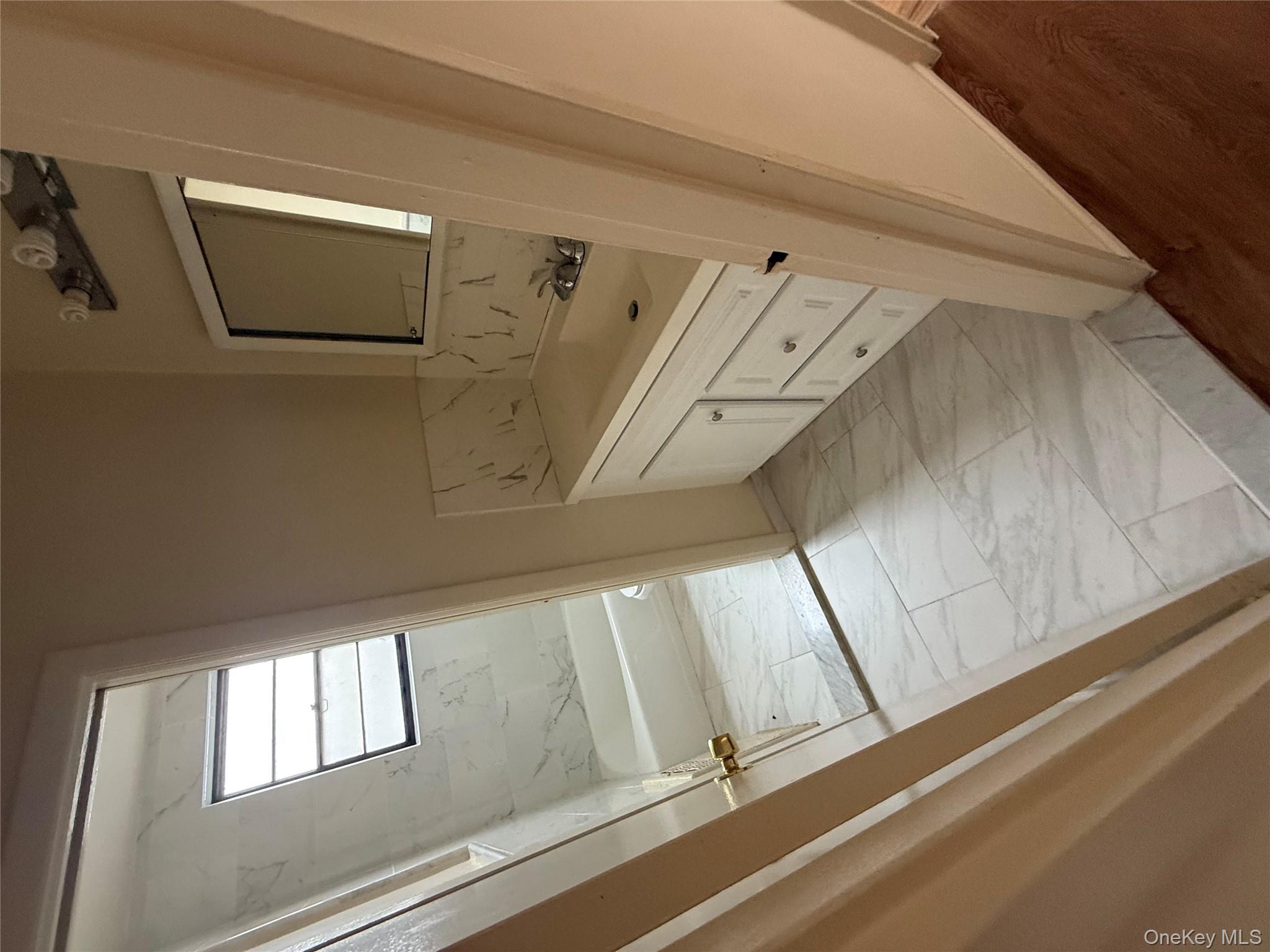 190 First Street # 5E, Mineola, NY 11501