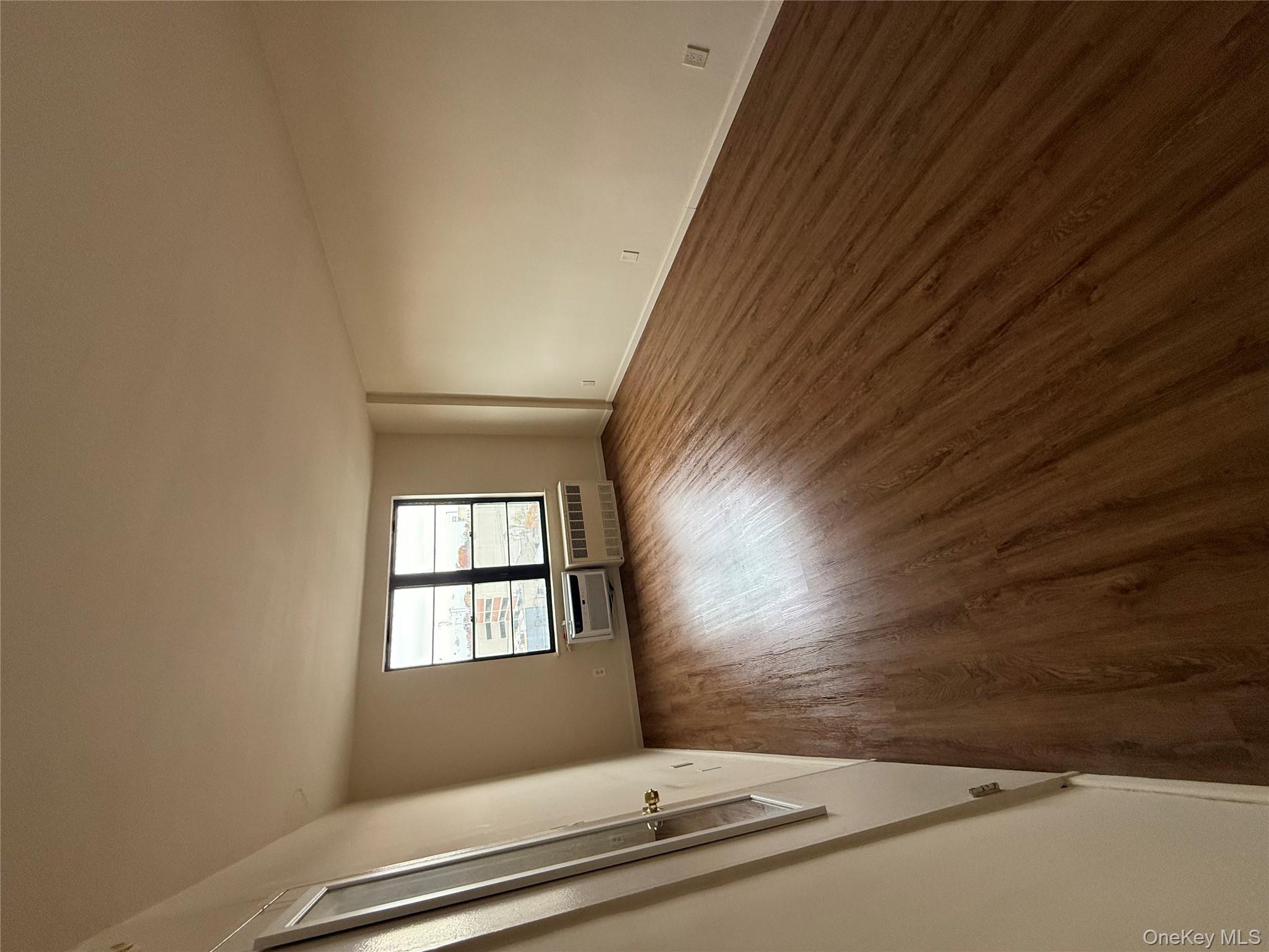 190 First Street # 5E, Mineola, NY 11501