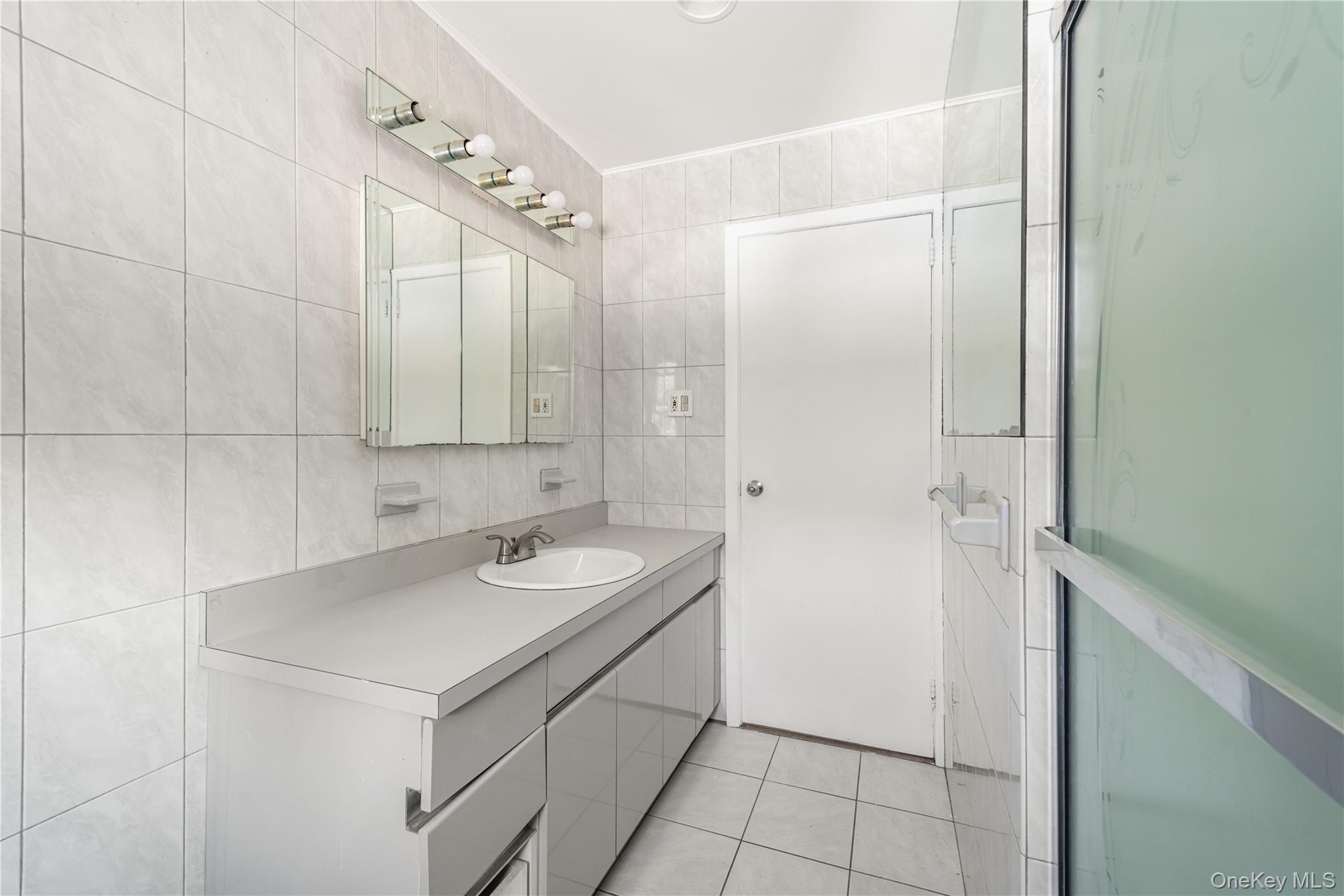 24 Elderberry Road, Syosset, NY 11791