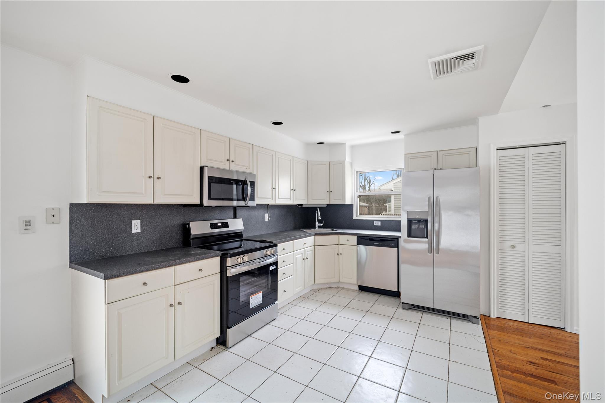 24 Elderberry Road, Syosset, NY 11791