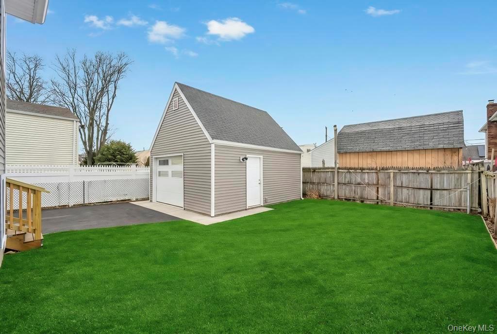 52 Halycon Road, Lindenhurst, NY 11757