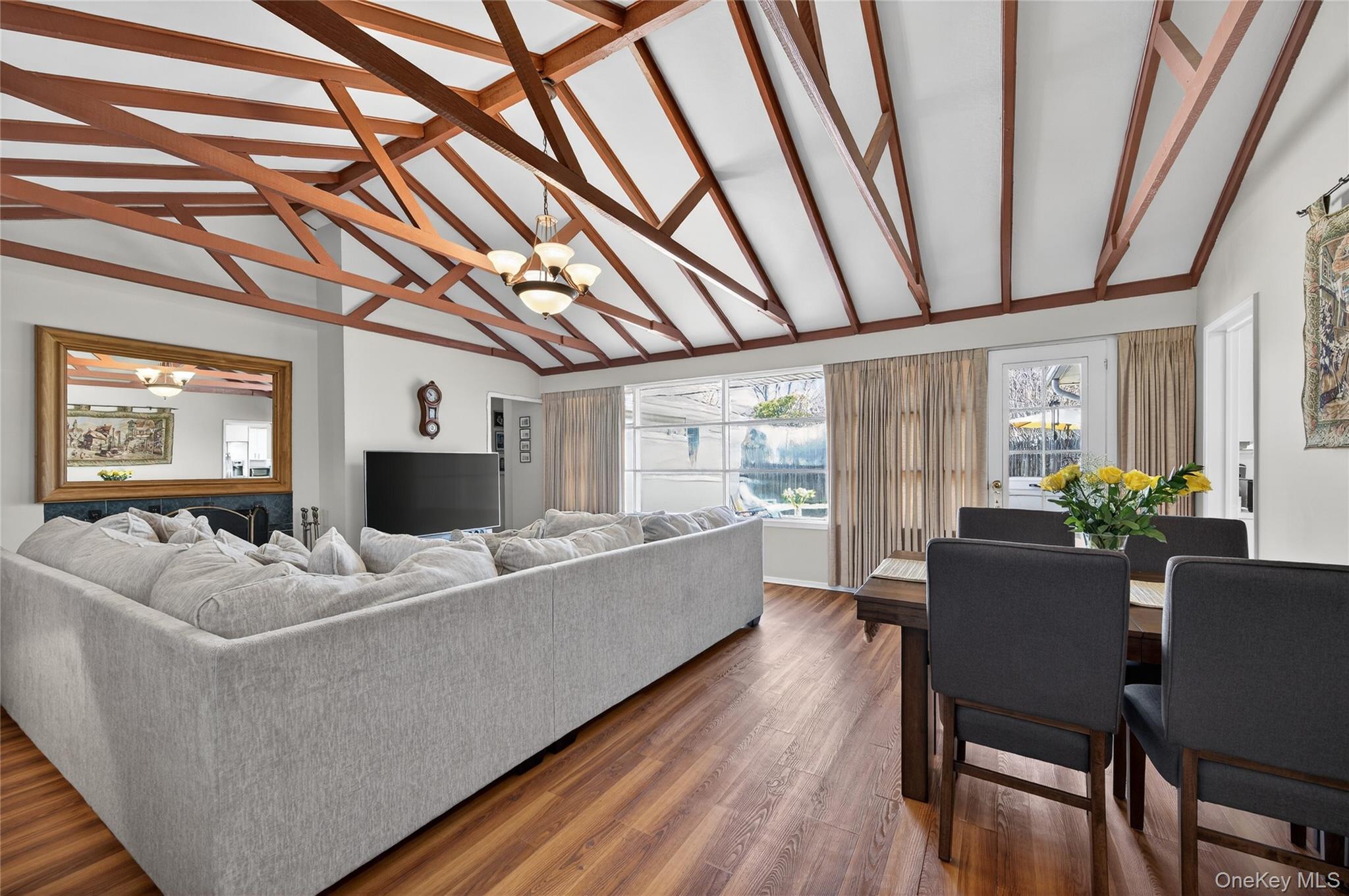 6 Wellington Road, Greenvale, NY 11548