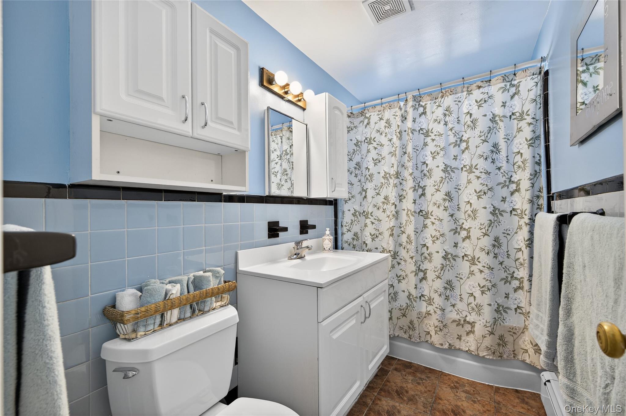 6 Wellington Road, Greenvale, NY 11548