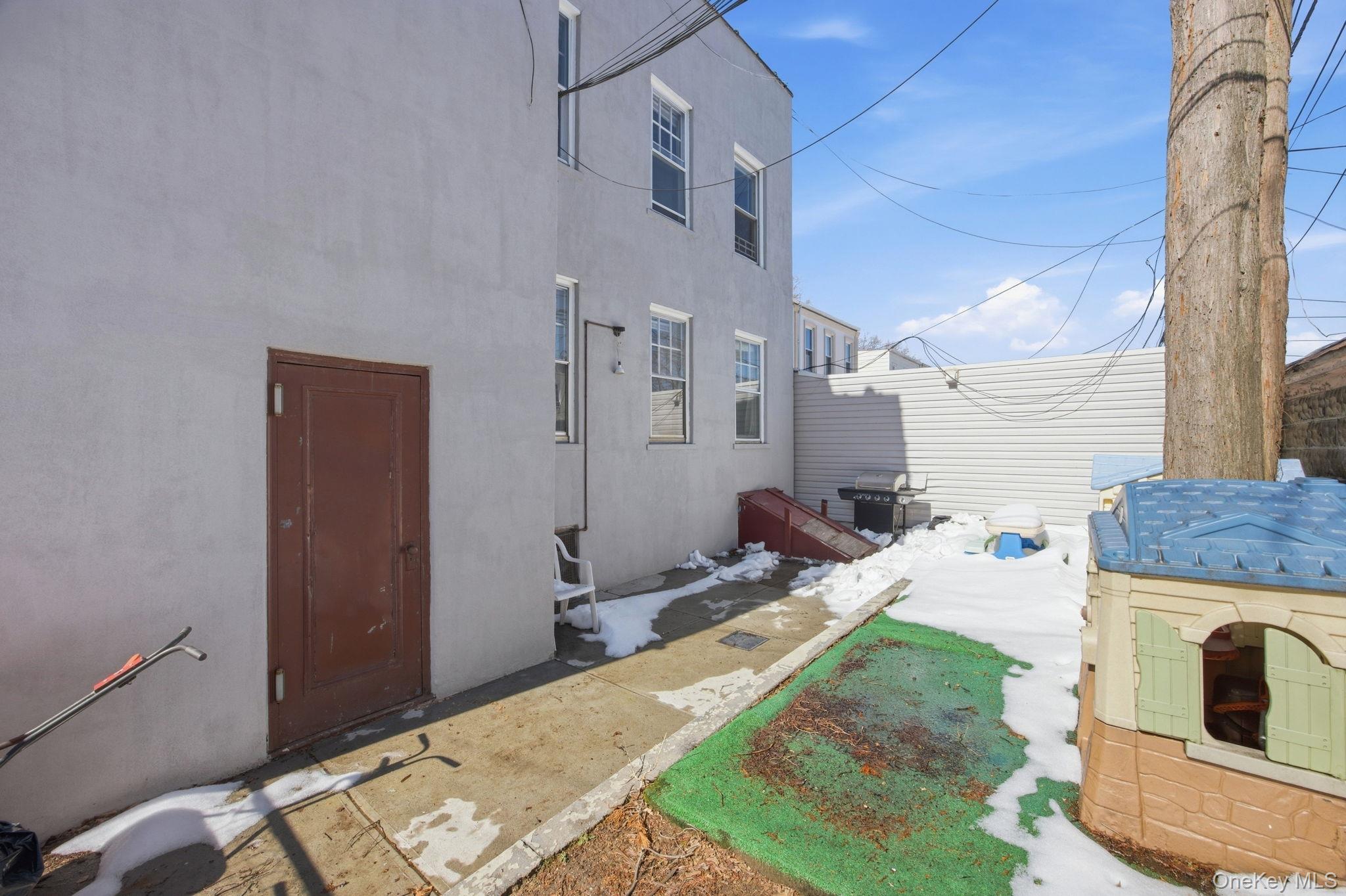 7861 75th Street, Glendale, NY 11385